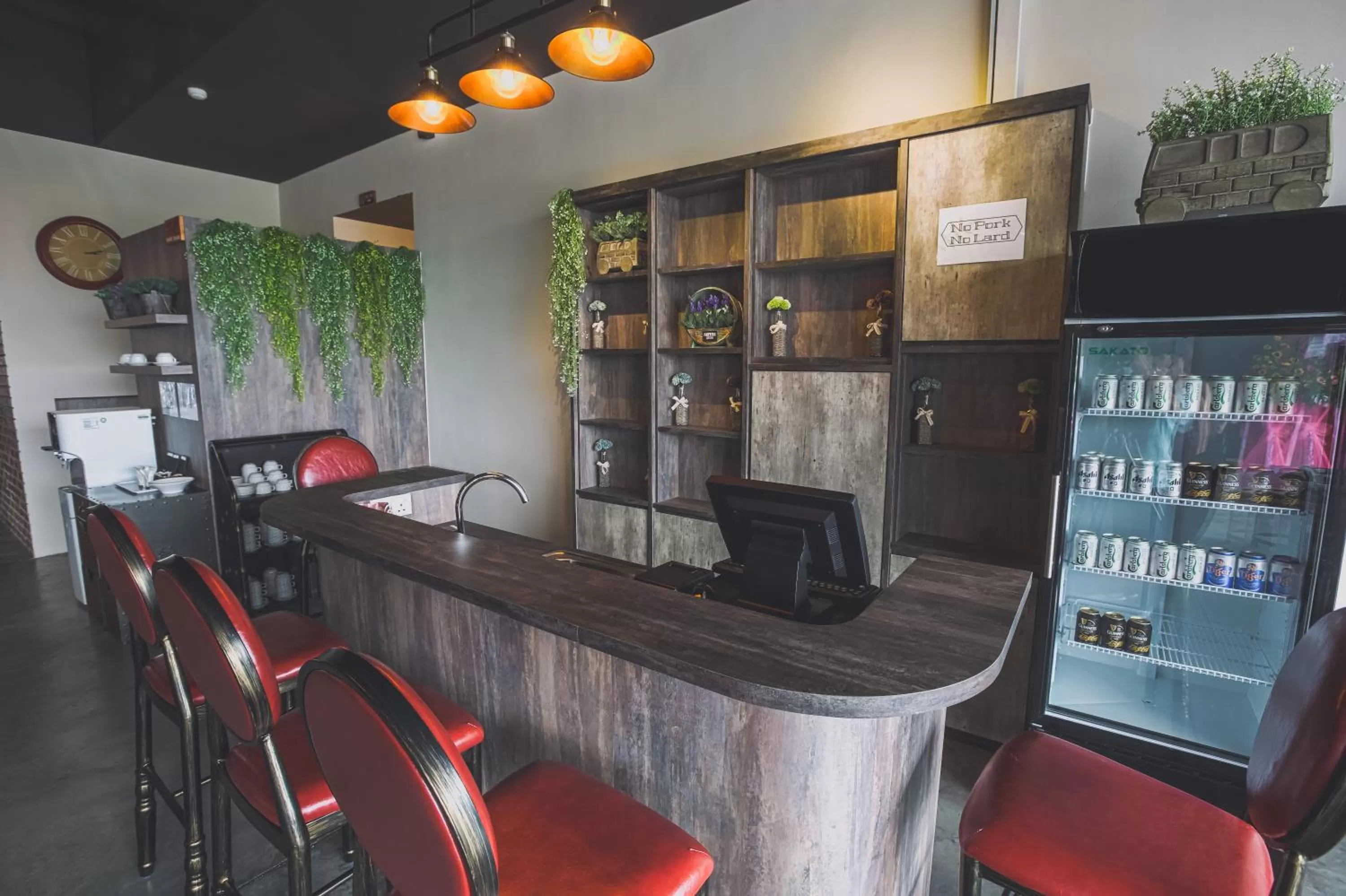 Restaurant/places to eat in V3 Hotel & Residence Seri Alam