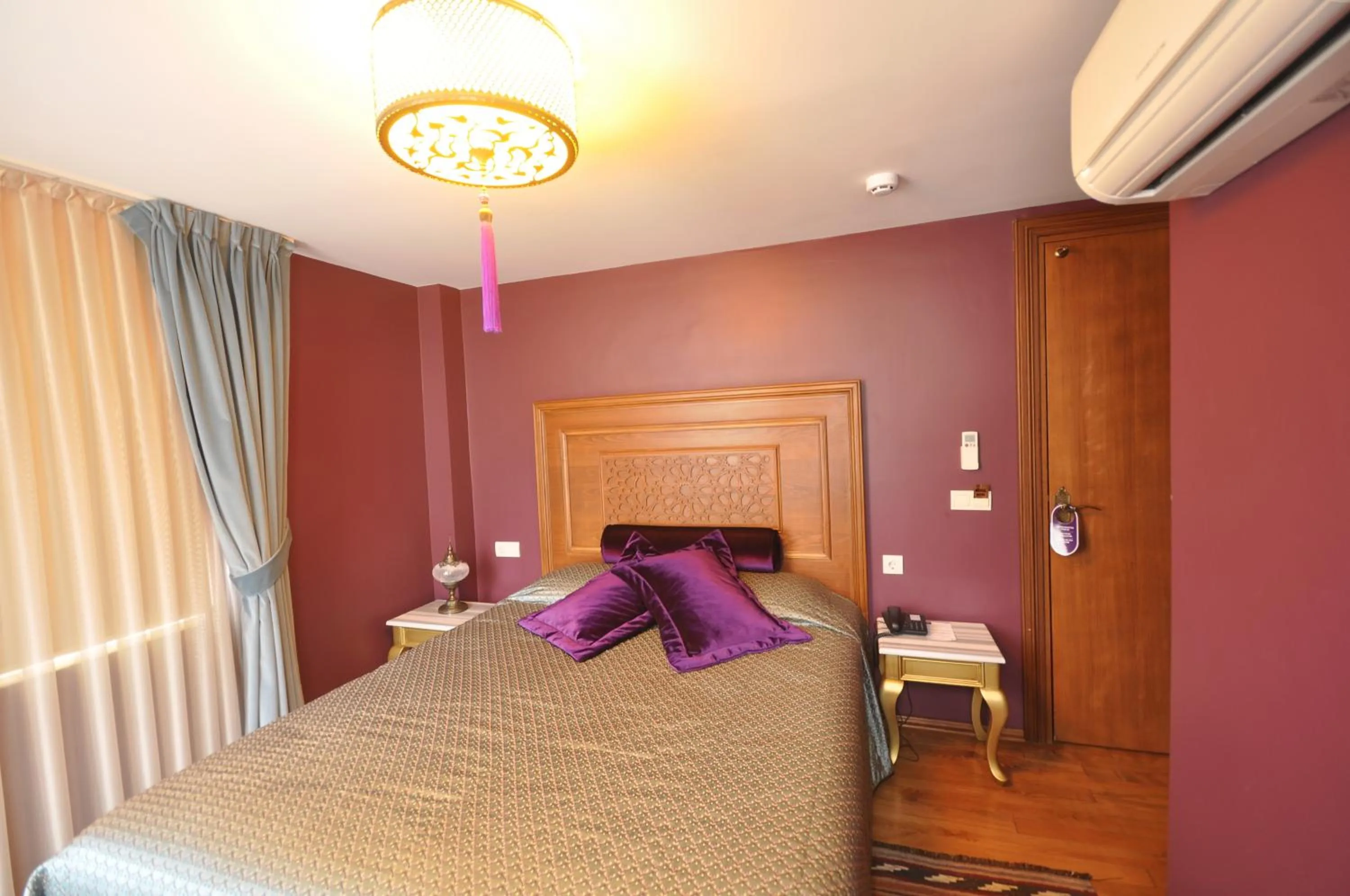 Photo of the whole room, Bed in Merial Hotel Sultanahmet