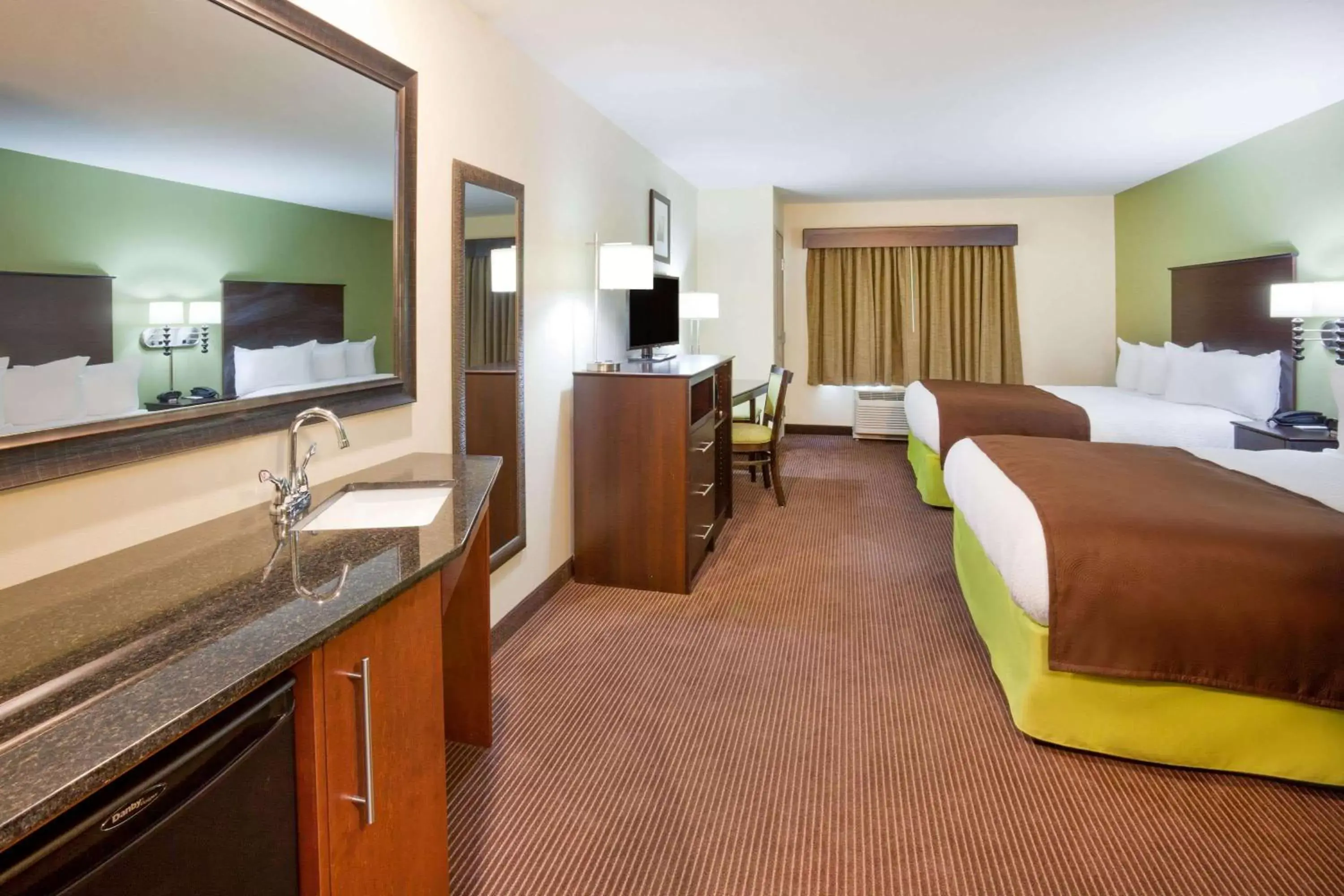 Photo of the whole room, TV/Entertainment Center in AmericInn by Wyndham Hartford SD