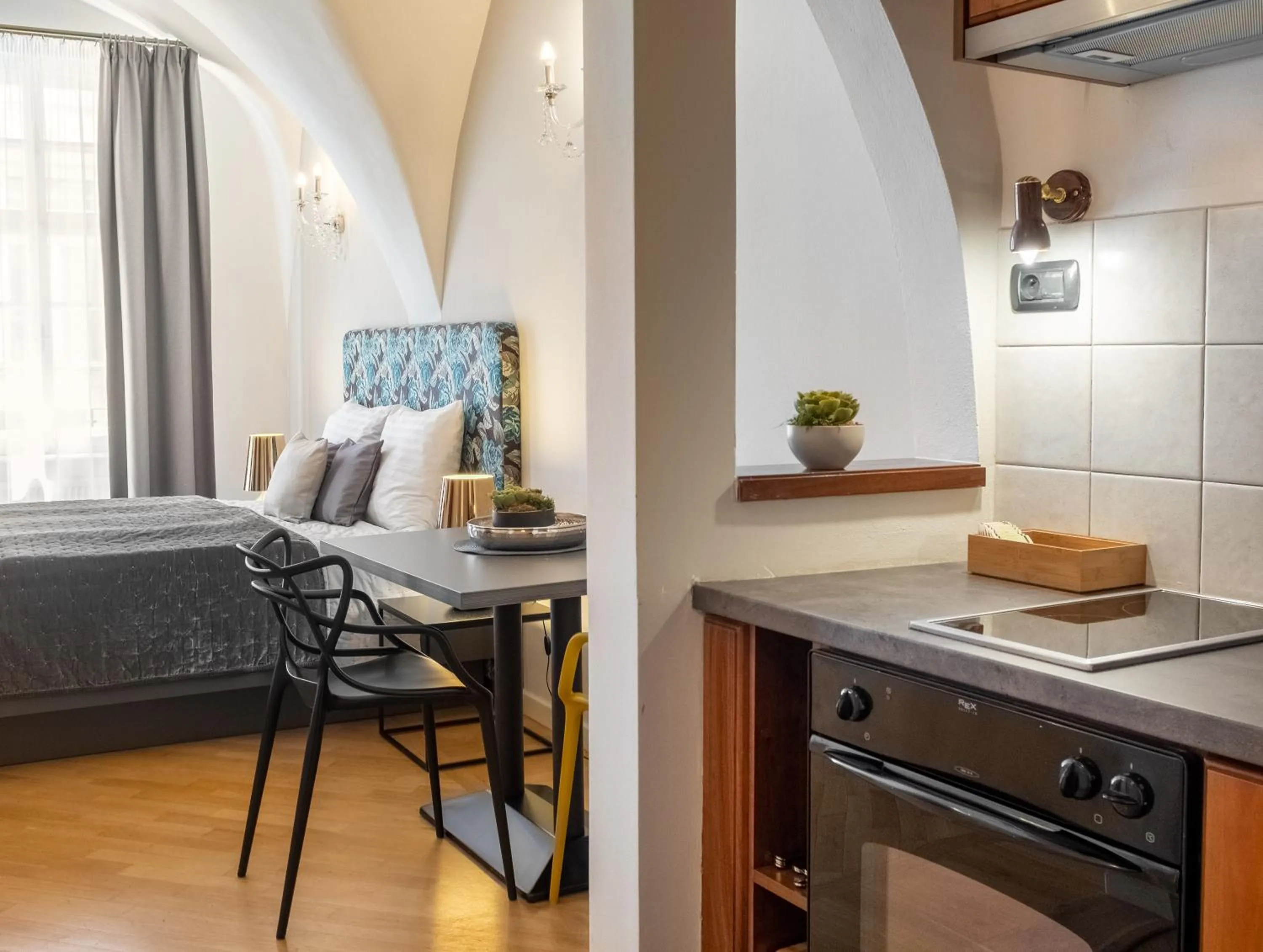 Bedroom in Chateau 9 Apartments by Adrez