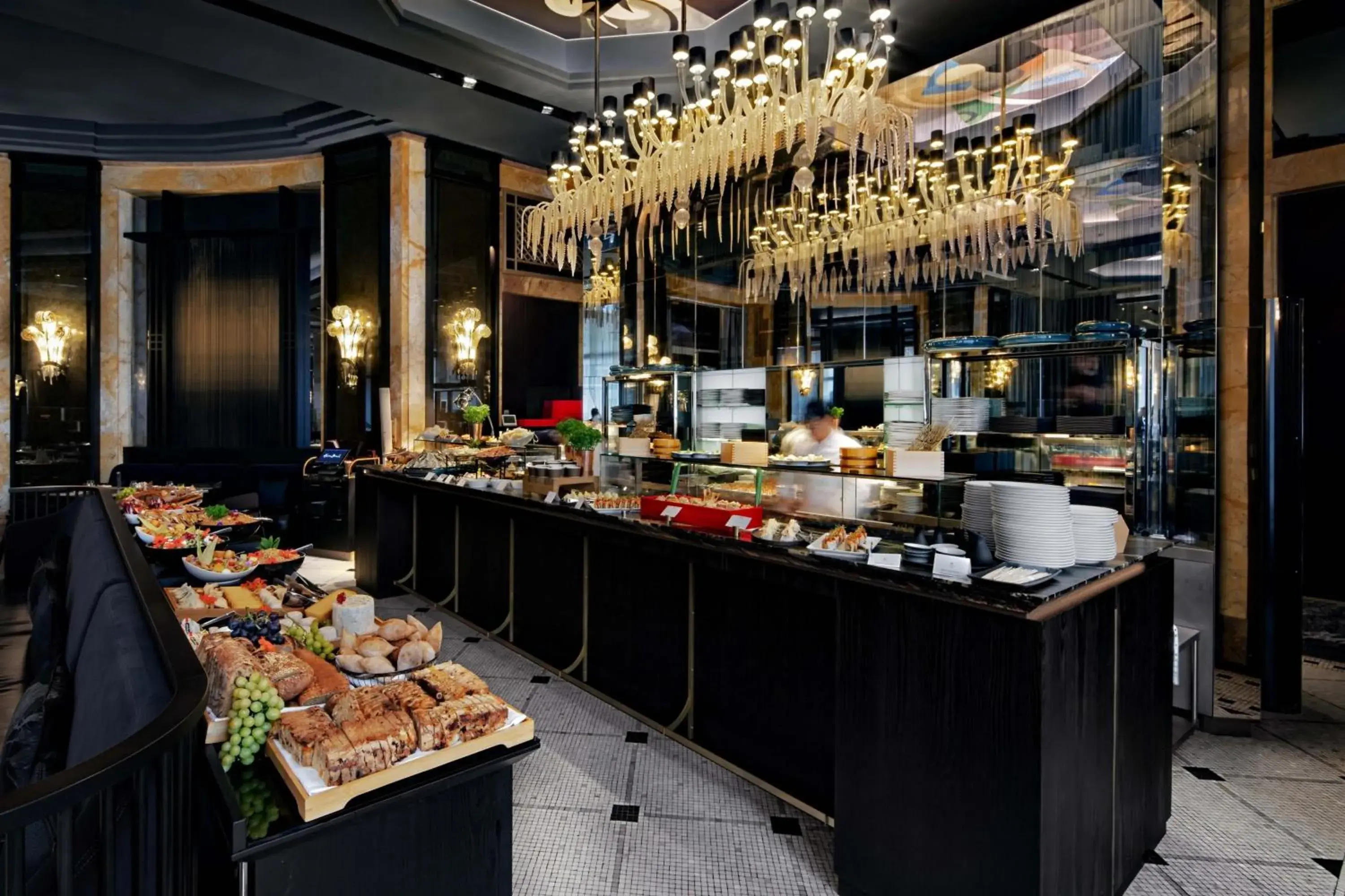 Restaurant/places to eat in Prince de Galles, a Luxury Collection hotel, Paris
