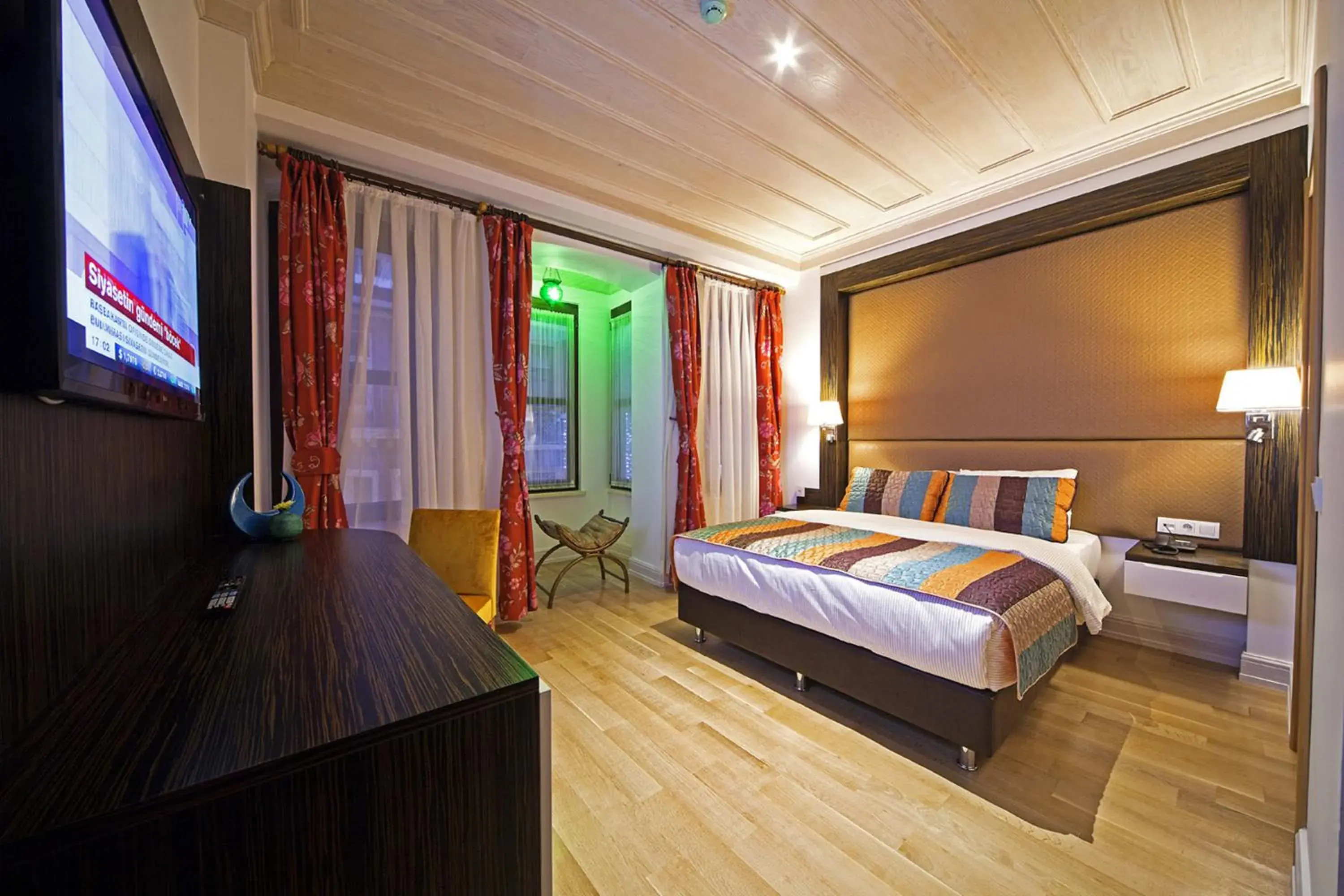 Bedroom in Ottopera Hotel