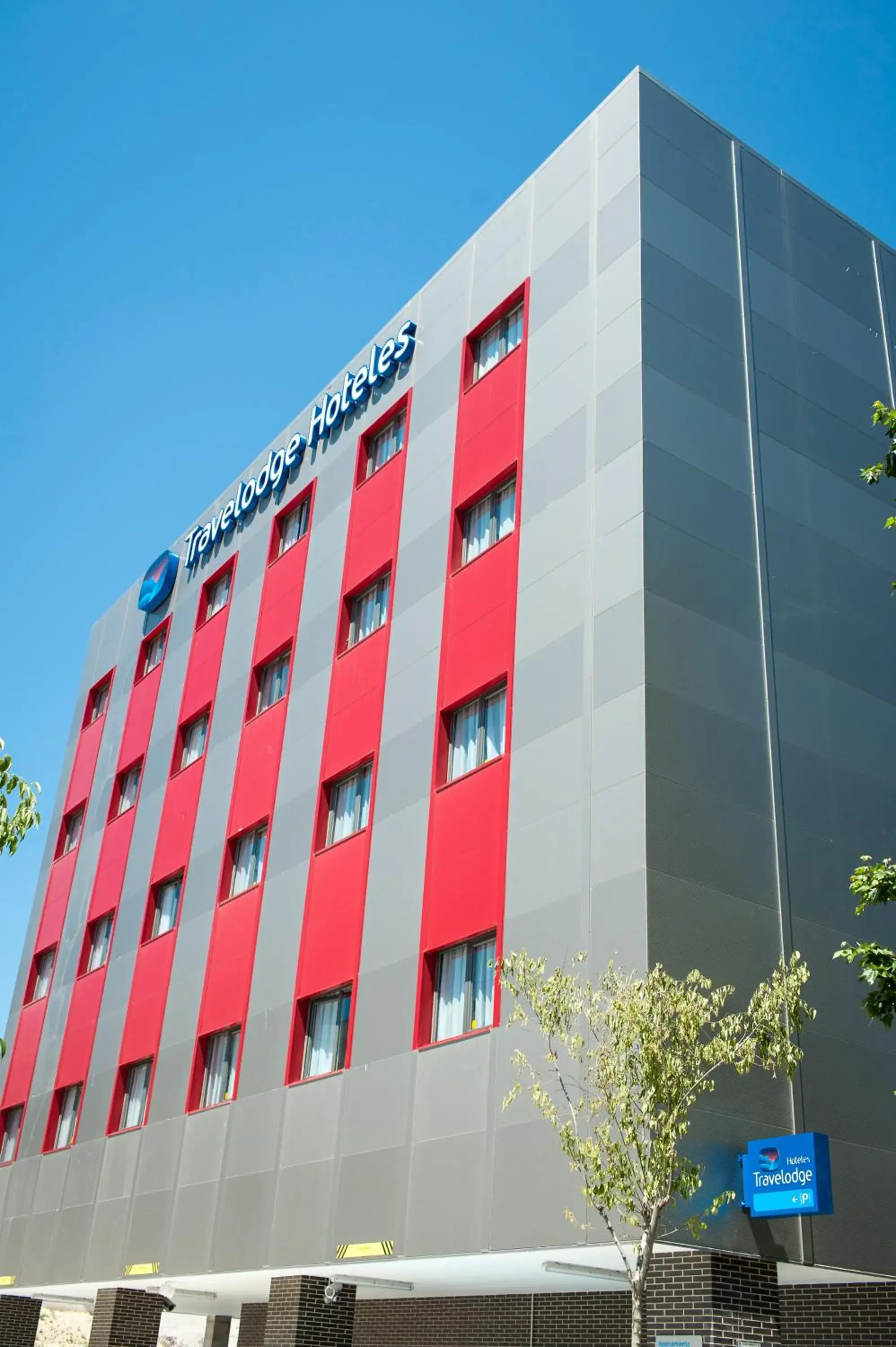 Facade/entrance, Property Building in Travelodge Madrid Alcalá