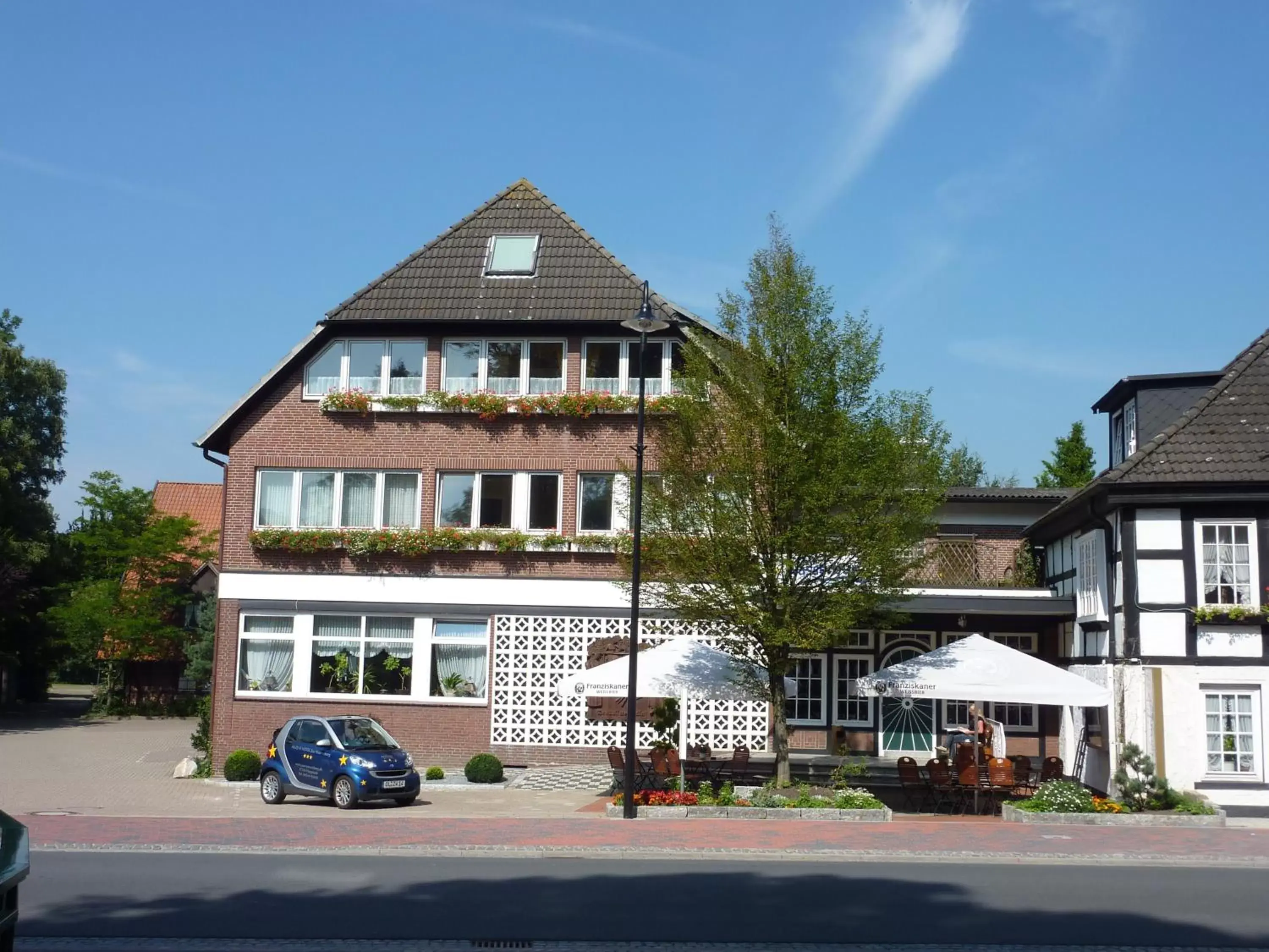 Facade/entrance, Property Building in Akzent Hotel Zur Wasserburg - Hotel Garni bed & breakfast
