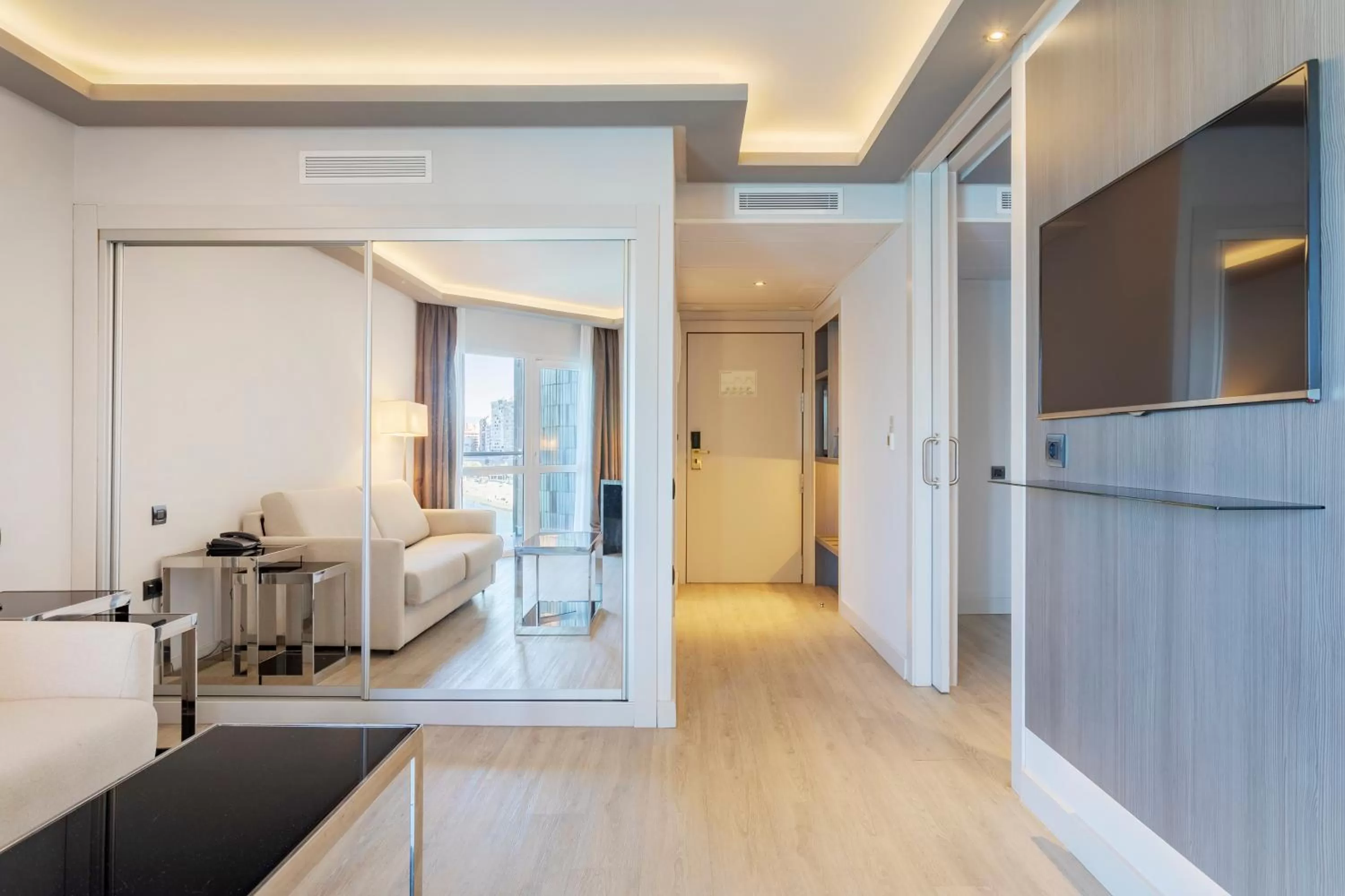 Bedroom, Bed in Melia Alicante