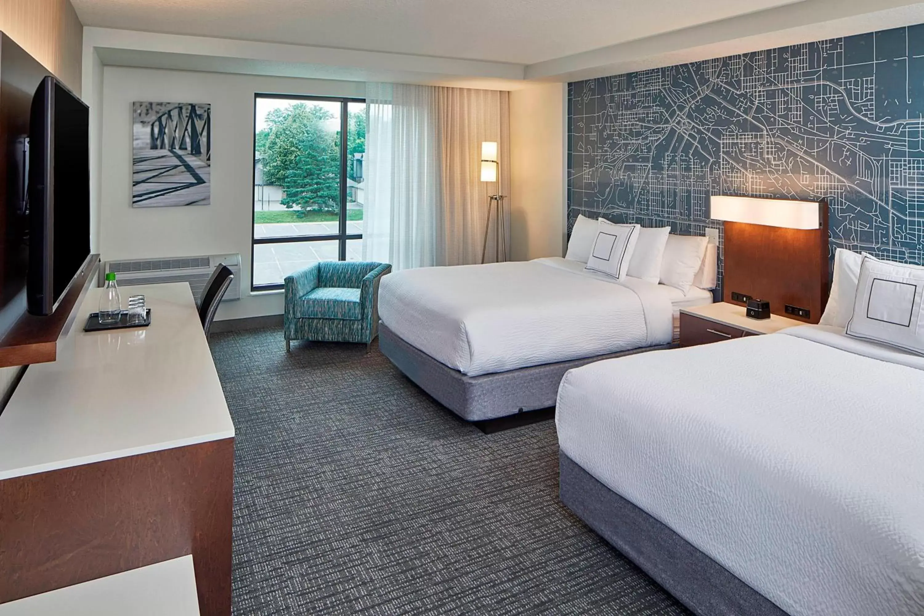 Photo of the whole room, Bed in Courtyard by Marriott Minneapolis West