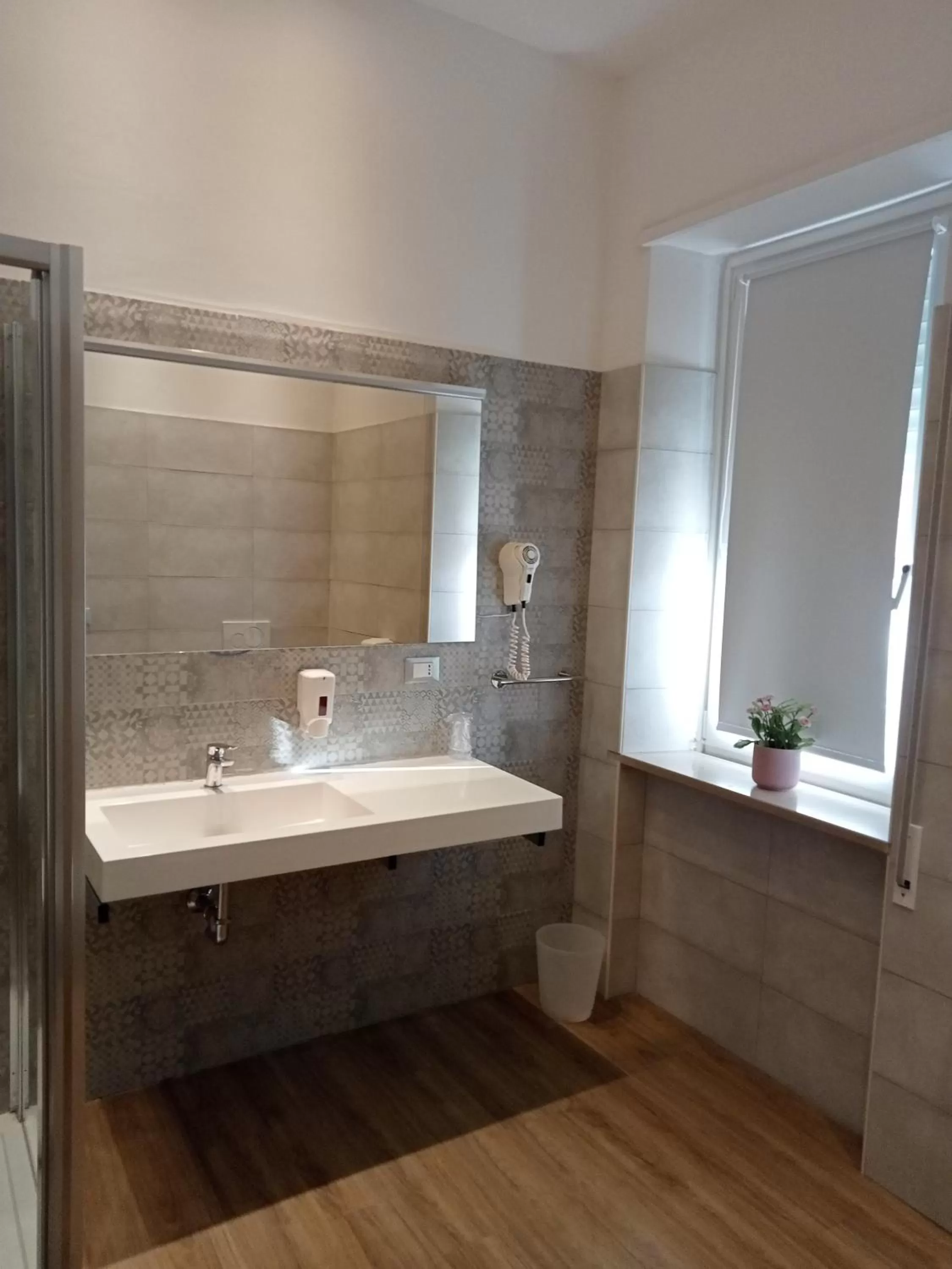 Shower in Hotel Porta Rivera