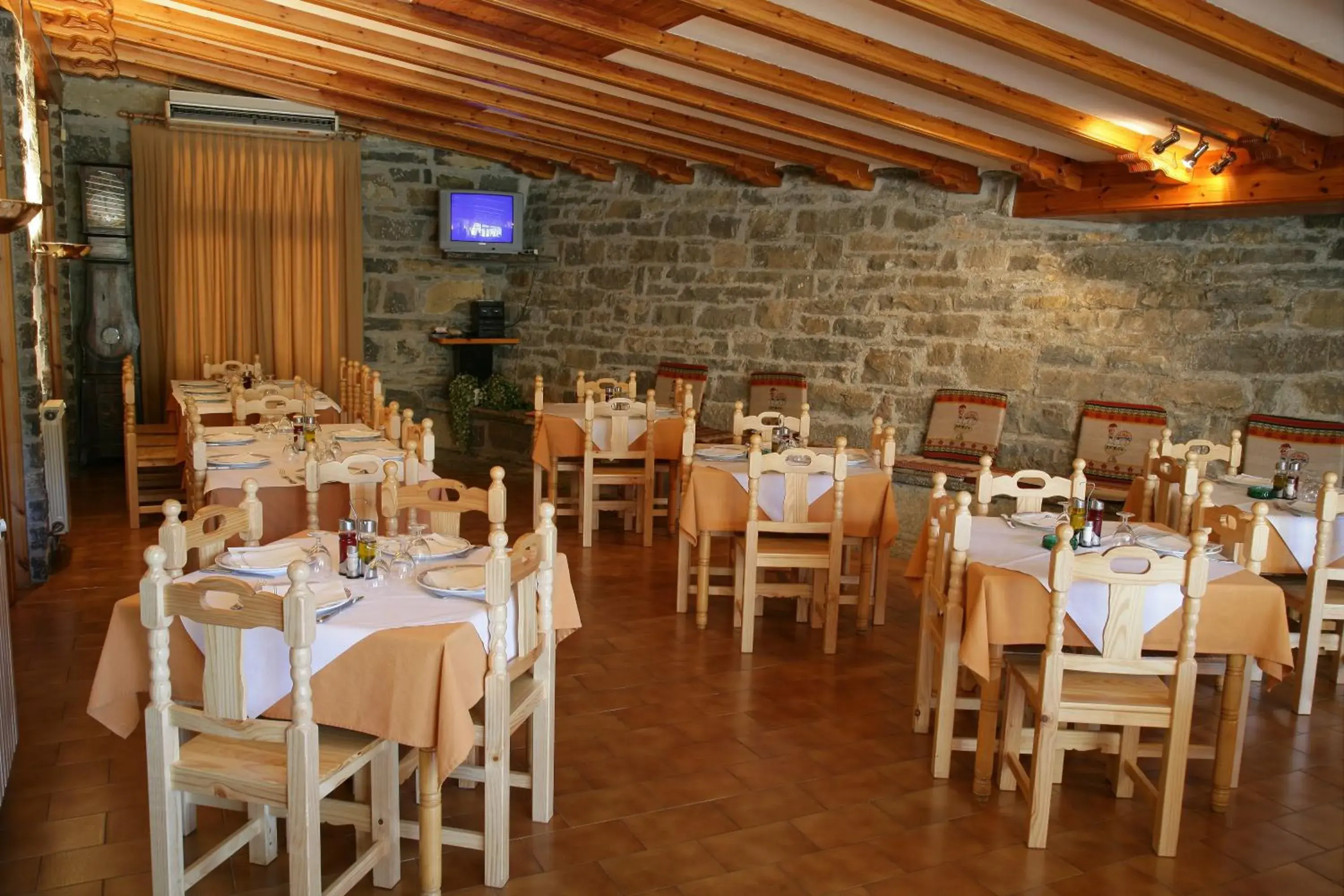 Restaurant/Places to Eat in Hotel Meson de LAinsa