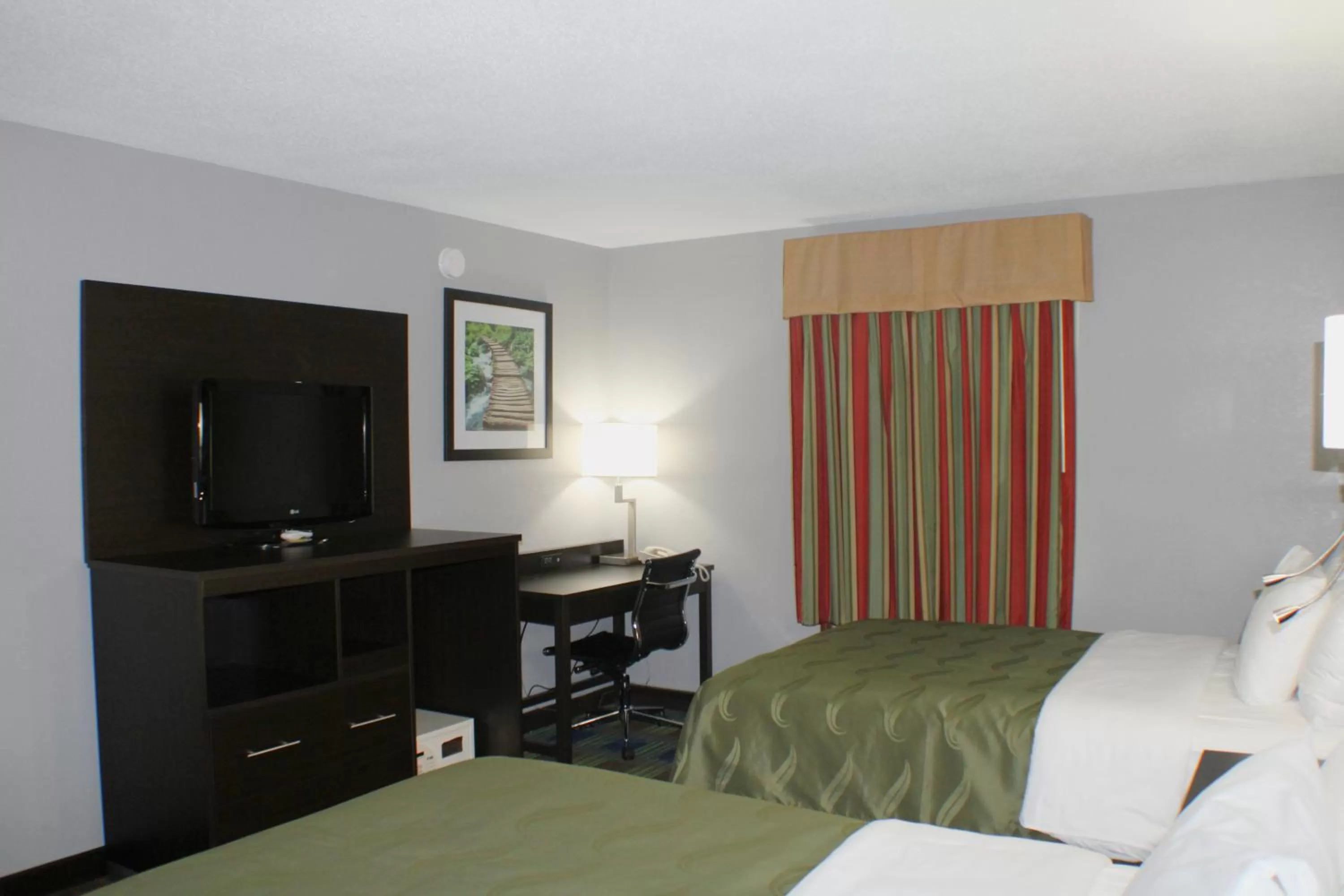 Bedroom, Bed in Quality Inn & Suites Bedford West