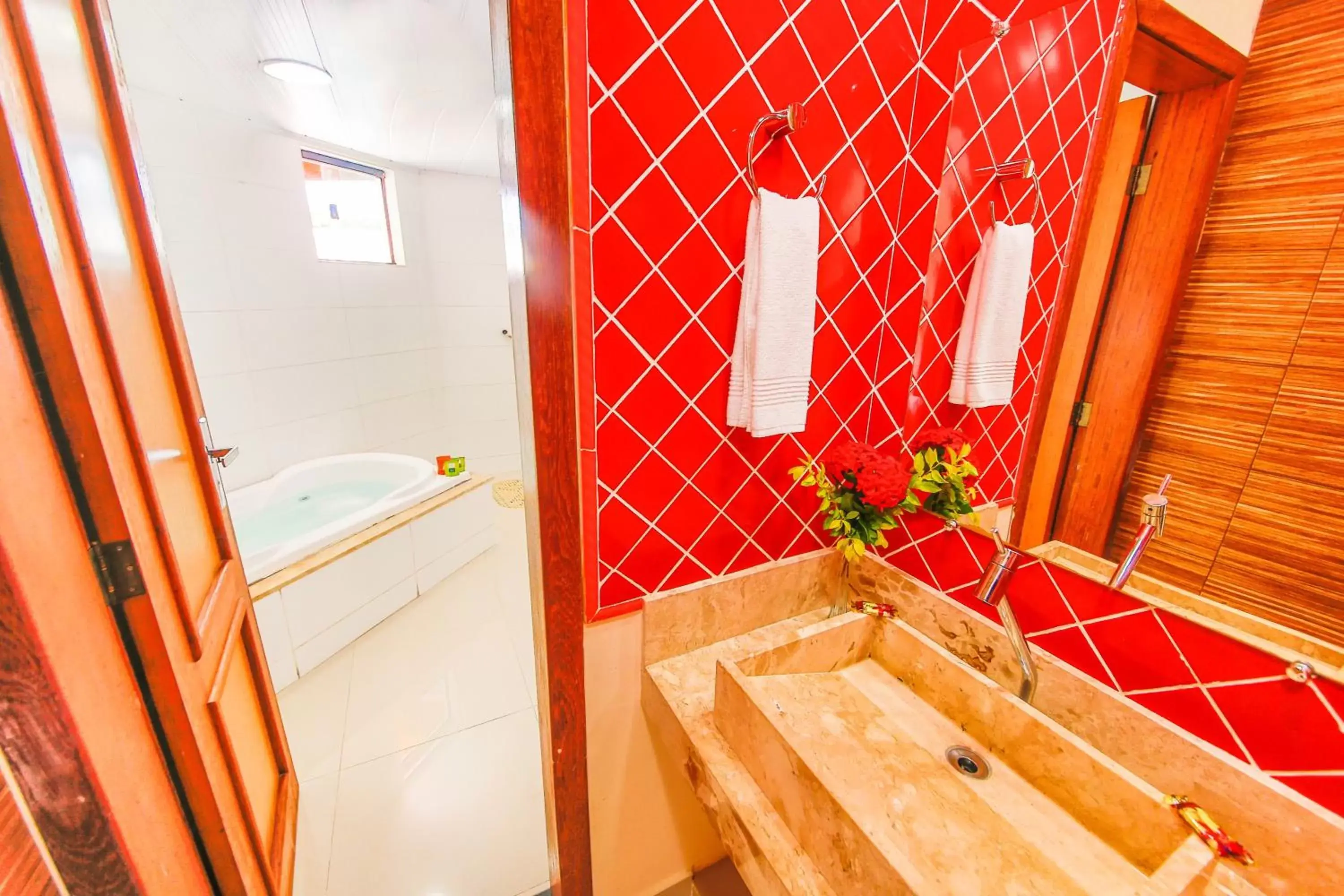 Bed, Bathroom in Portal Beach - Rede Soberano