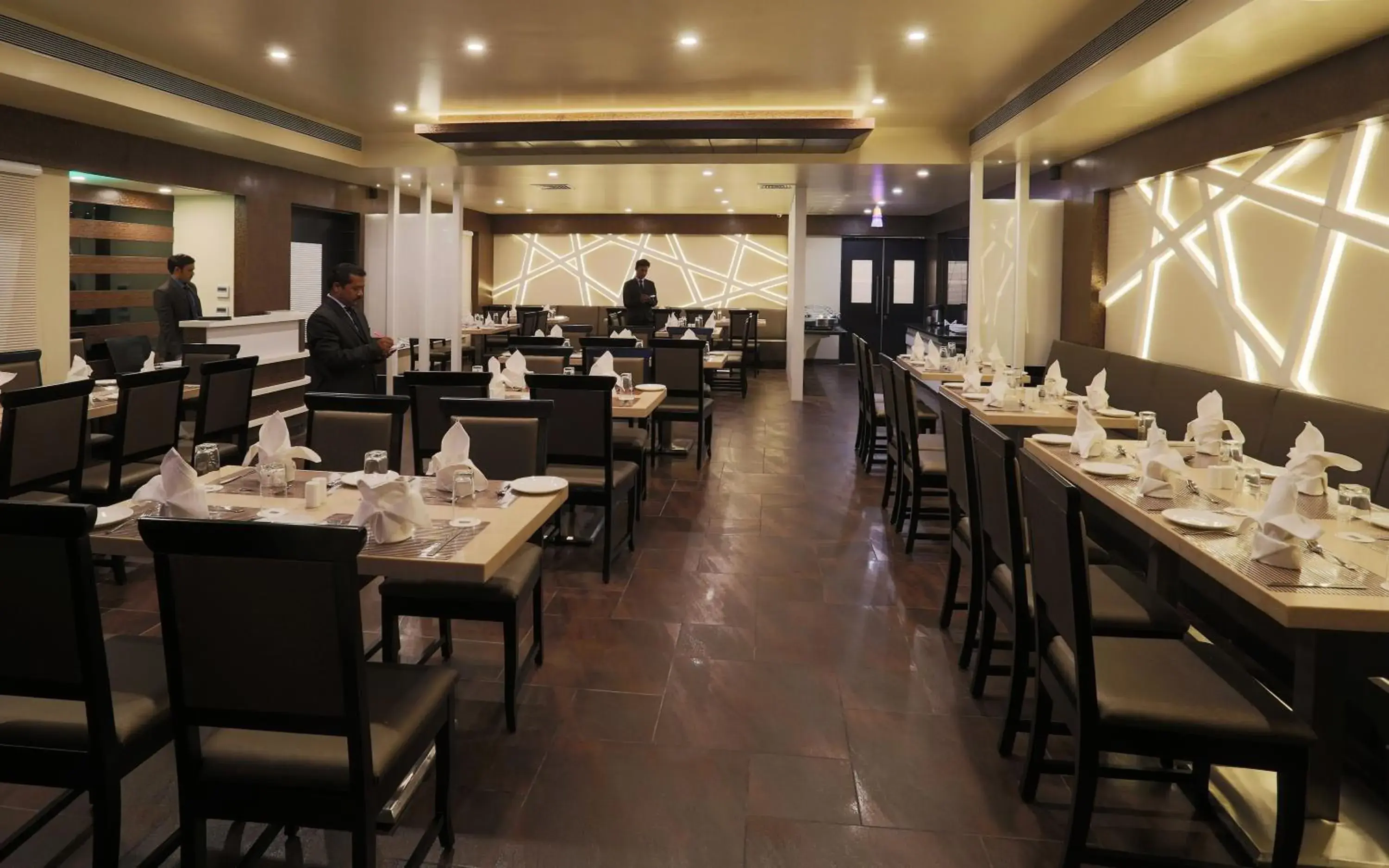 Restaurant/Places to Eat in Hotel Grand Kailash