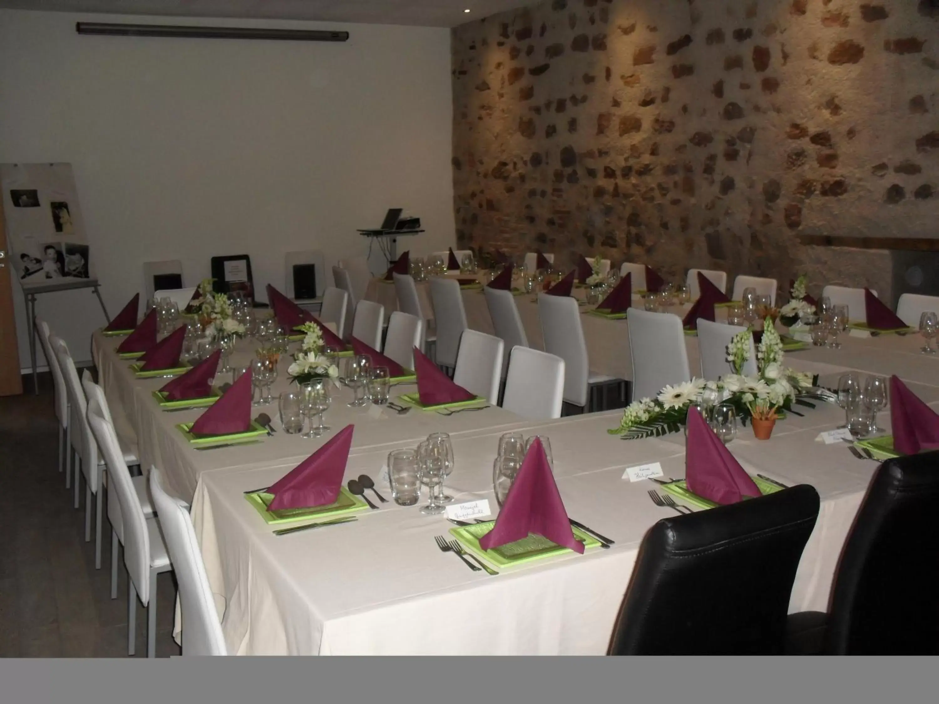 Banquet/Function facilities, Restaurant/Places to Eat in Le Gouverneur Hotel