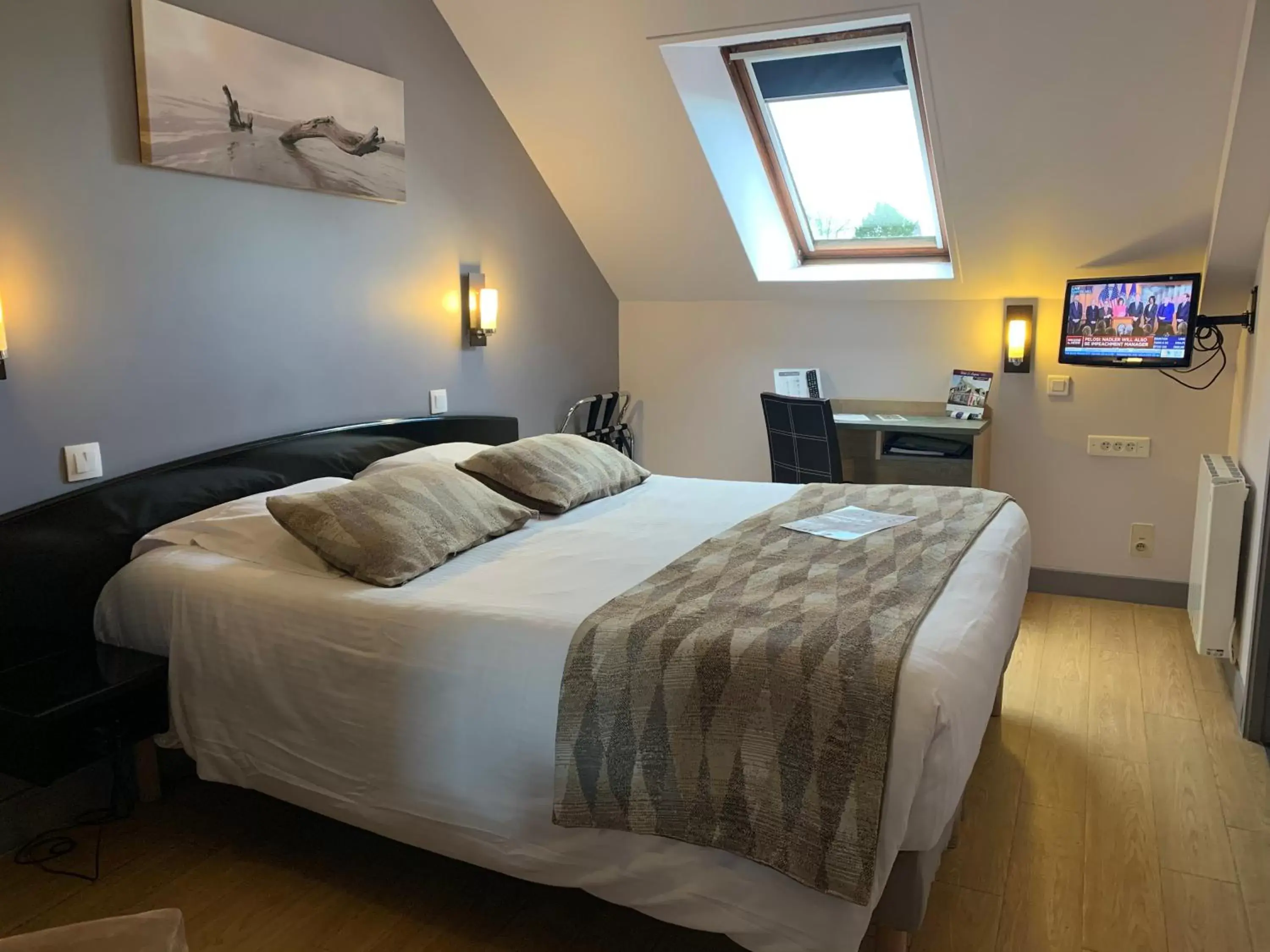 Photo of the whole room, Bed in Hôtel Le Bayeux