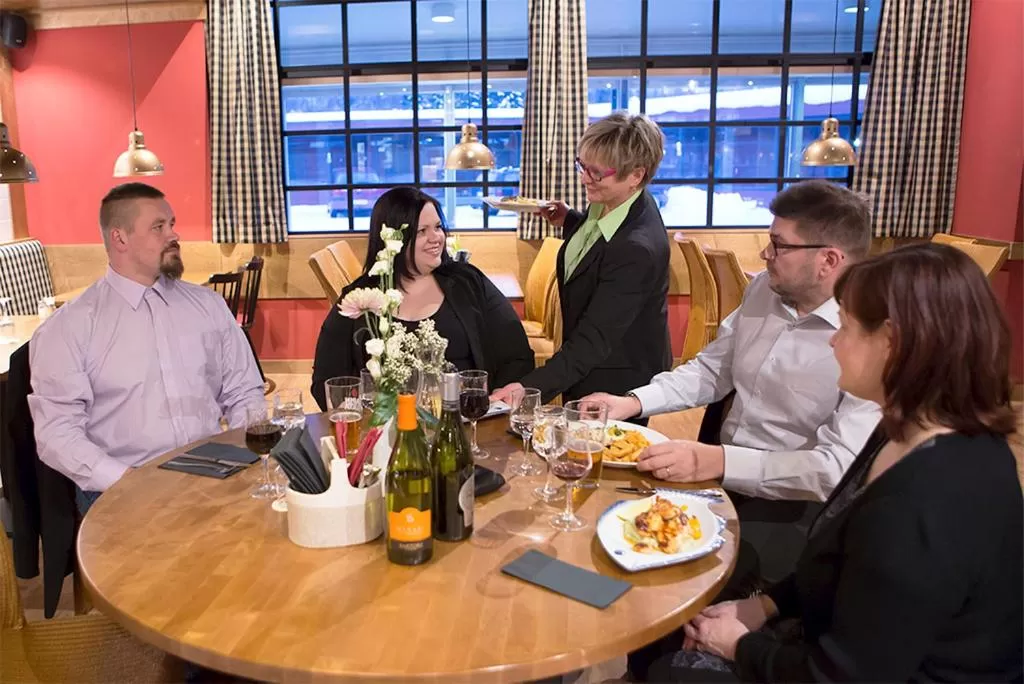 Restaurant/places to eat in Finlandia Hotel Isovalkeinen