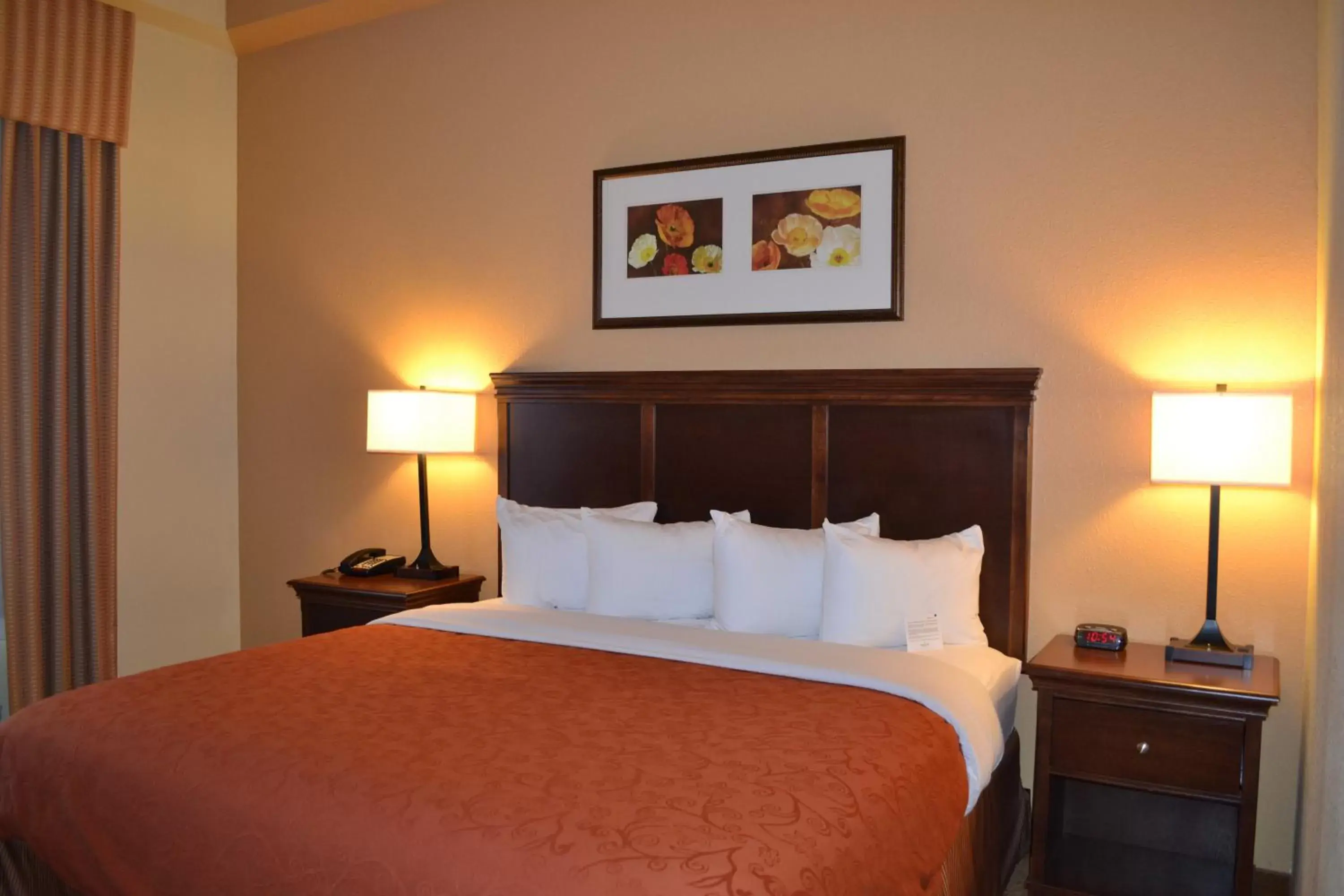 Photo of the whole room, Bed in Country Inn & Suites by Radisson, Lexington Park (Patuxent River Naval Air Station), MD
