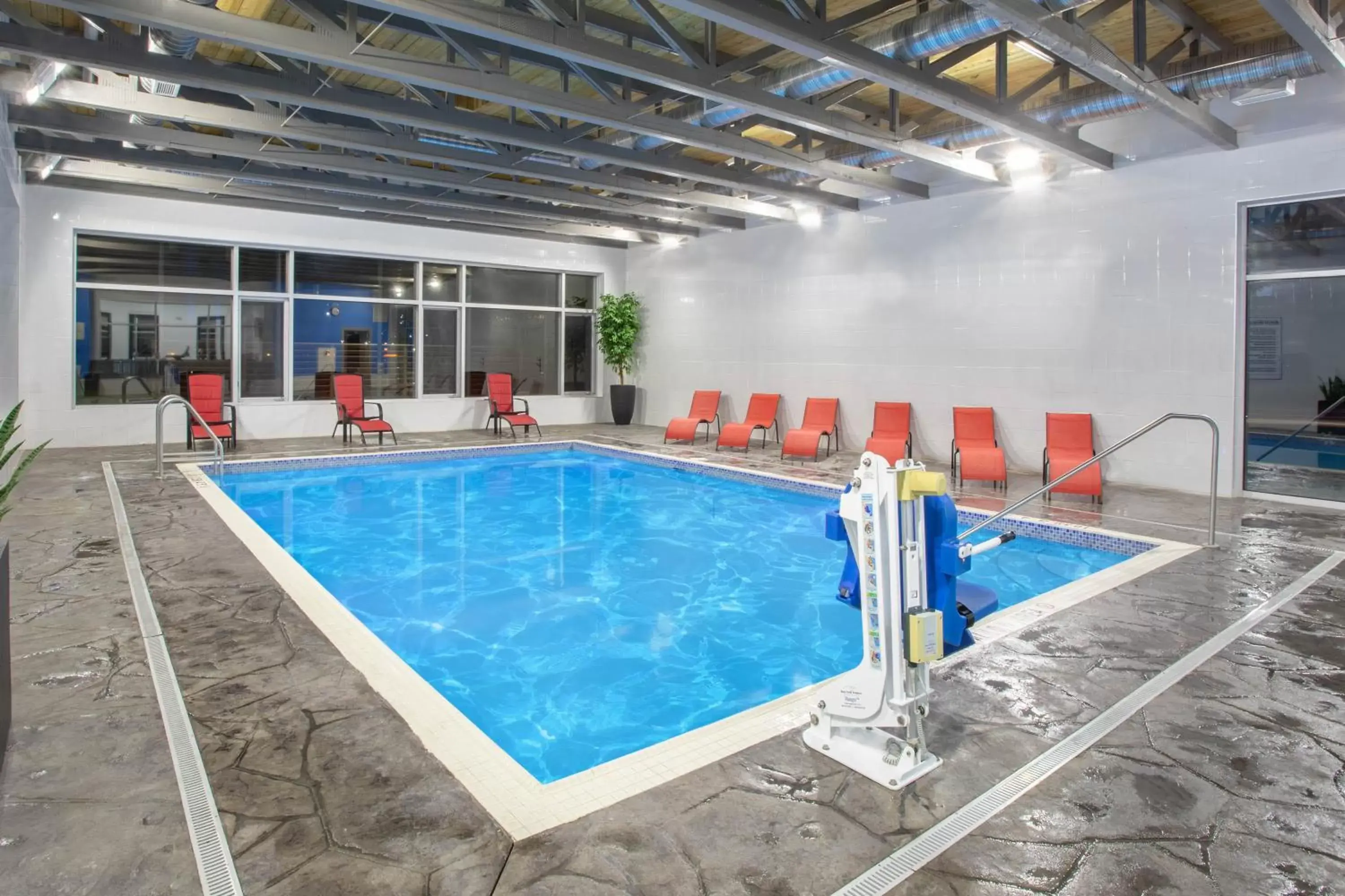 Swimming Pool in Comfort Suites Kingston Central