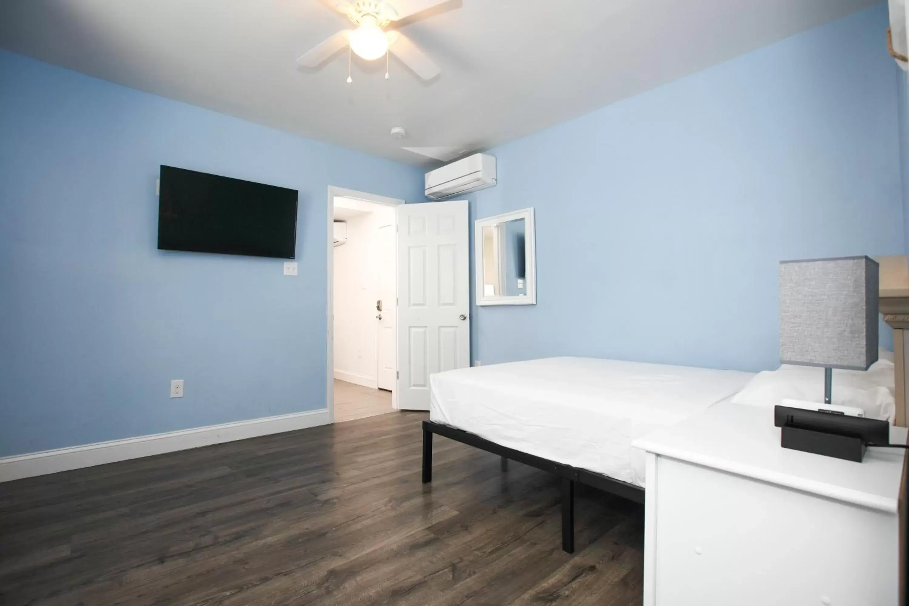 Bedroom, Bed in Garfield Beach House