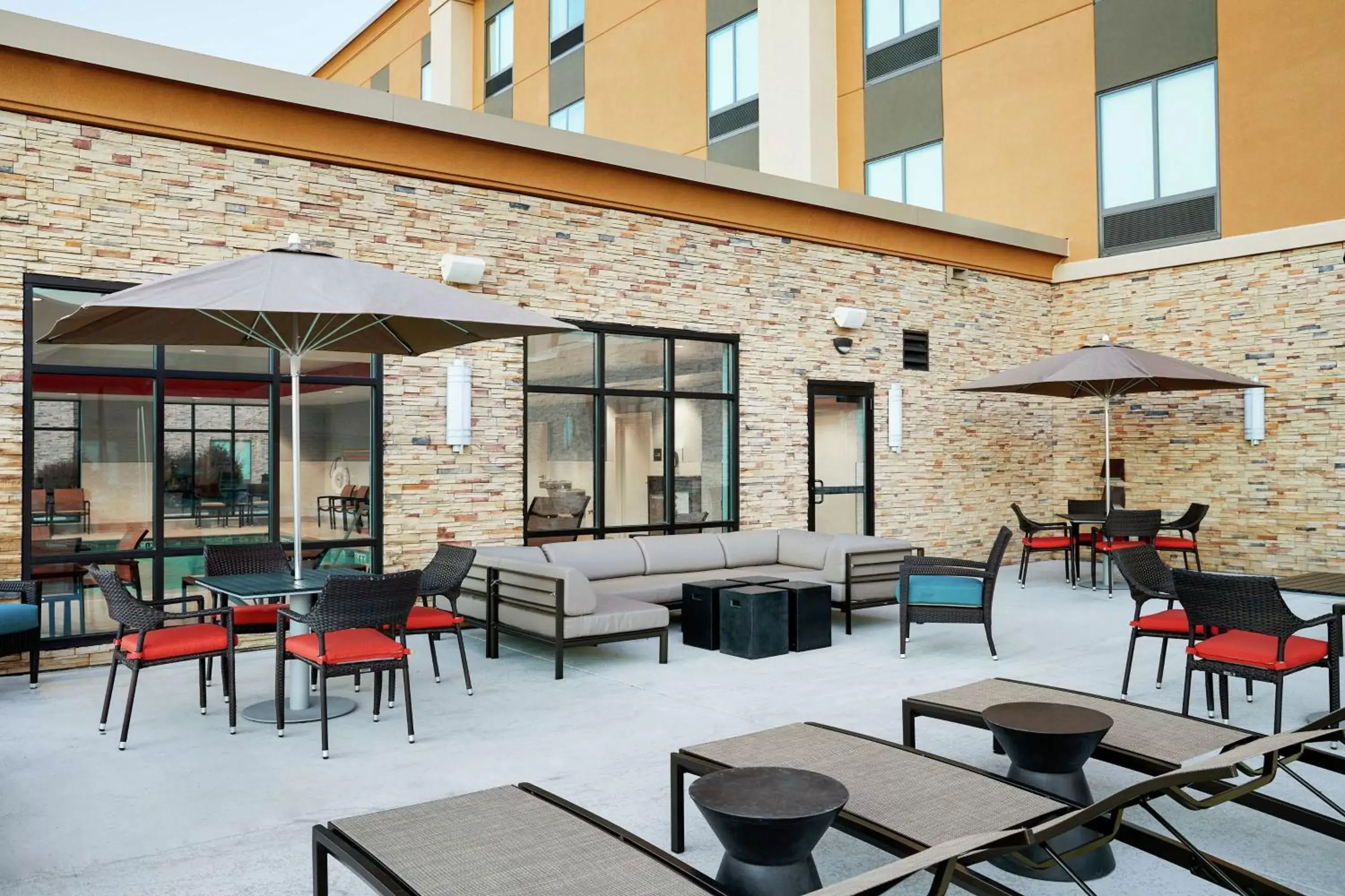 Patio, Restaurant/Places to Eat in Hampton Inn & Suites Chicago/Waukegan