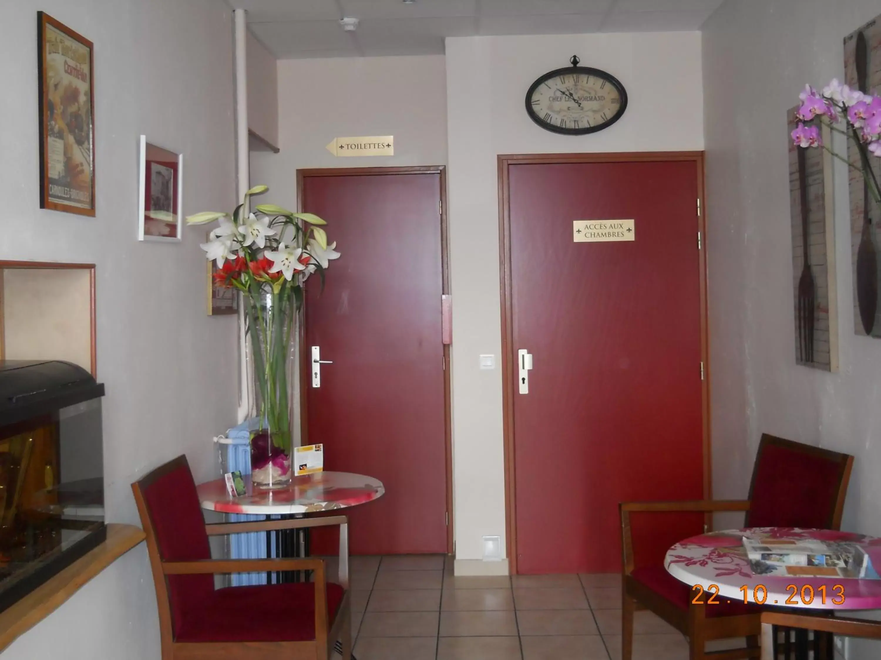 Lobby or reception, Dining Area in Hotel Restaurant Le Castel Fleuri
