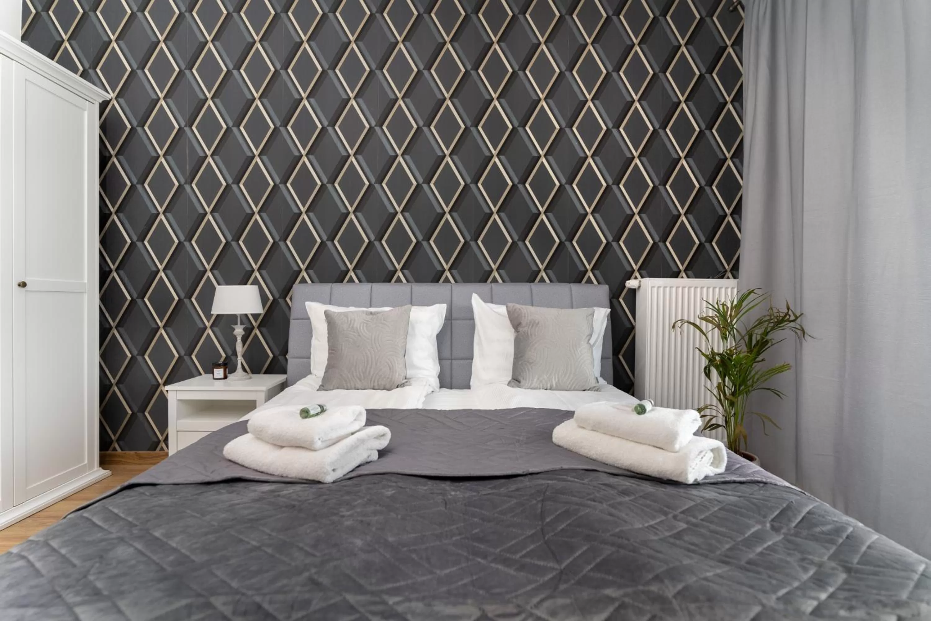 Bed in Symphony Modern Tower Apartamenty