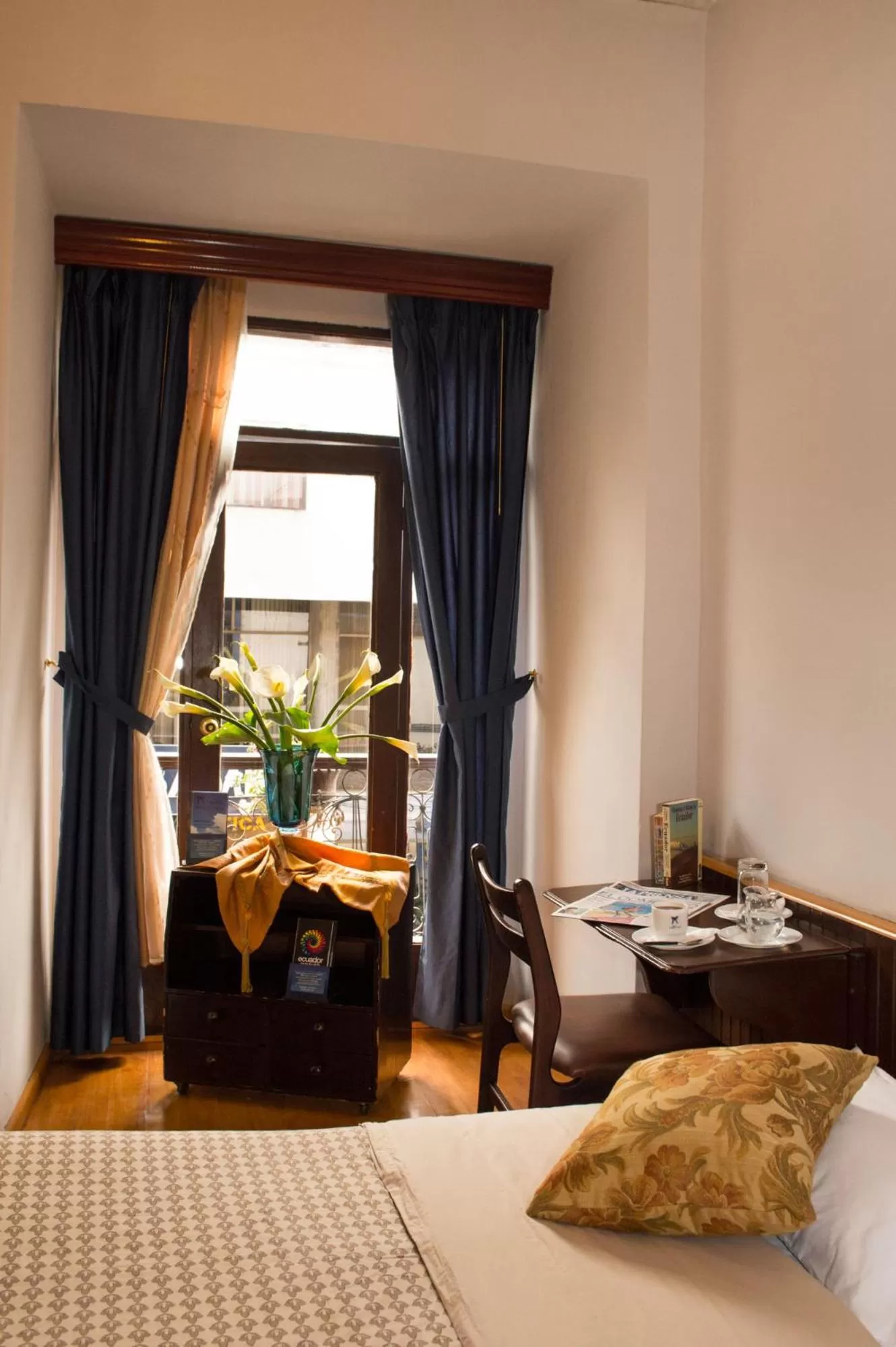 Balcony/Terrace, Bed in Hotel Montecarlo