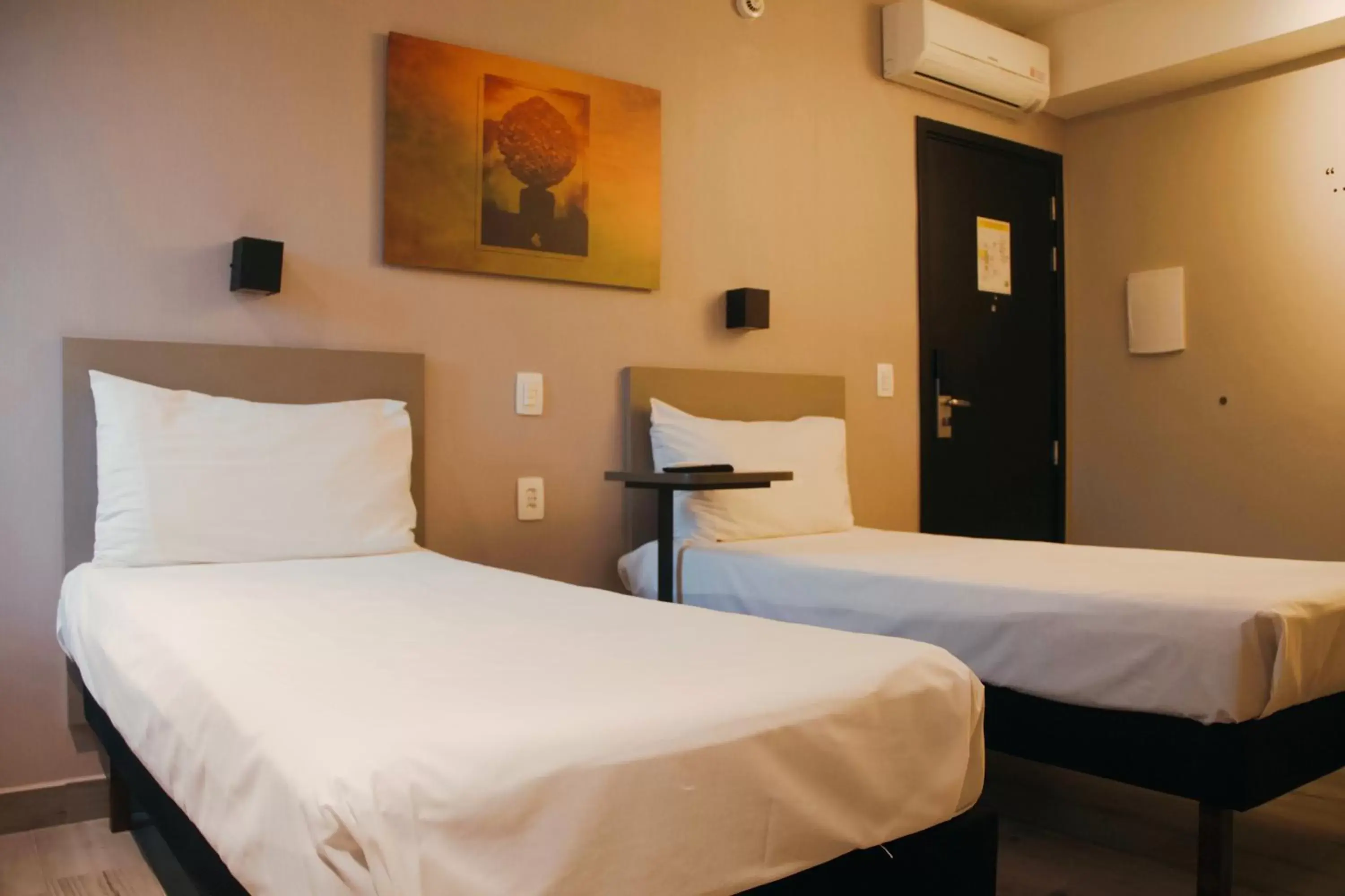 Bedroom, Bed in Íbis Styles Itaúna Bedroom, Bed in Íbis Styles Itaúna