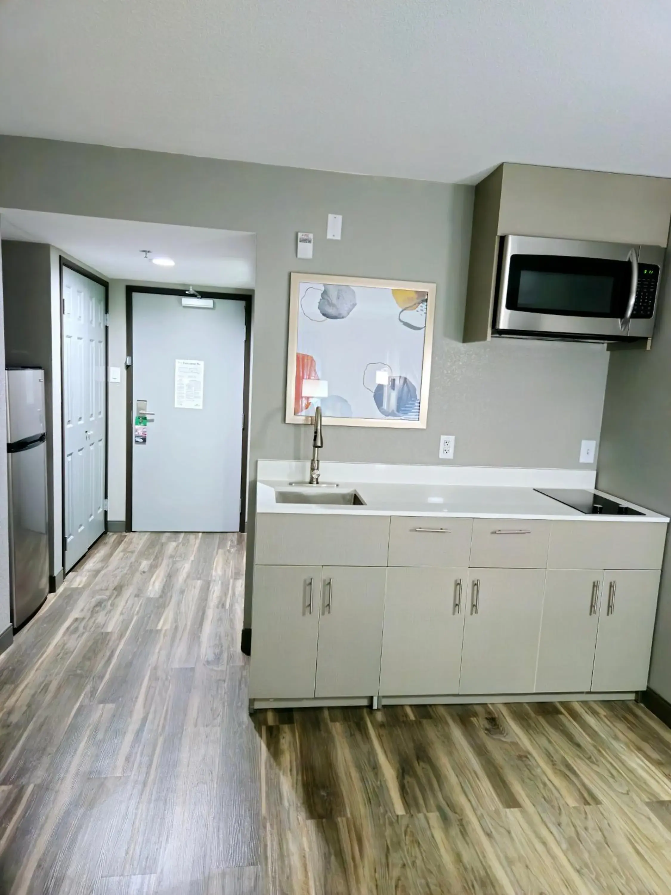 Kitchen or kitchenette, Kitchen/Kitchenette in Wingate by Wyndham Sulphur Near Lake Charles