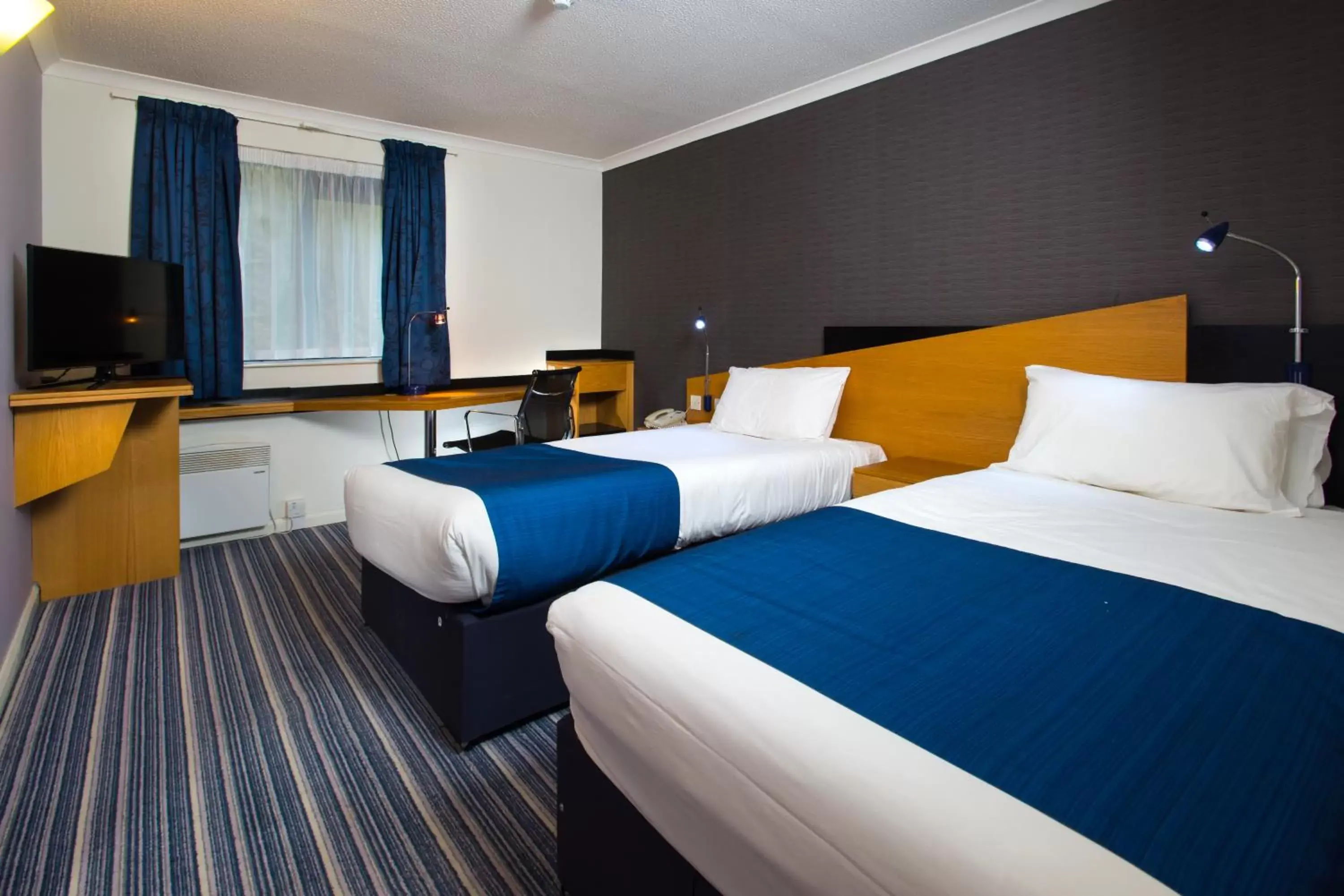Photo of the whole room, Bed in Holiday Inn Express Inverness, an IHG Hotel