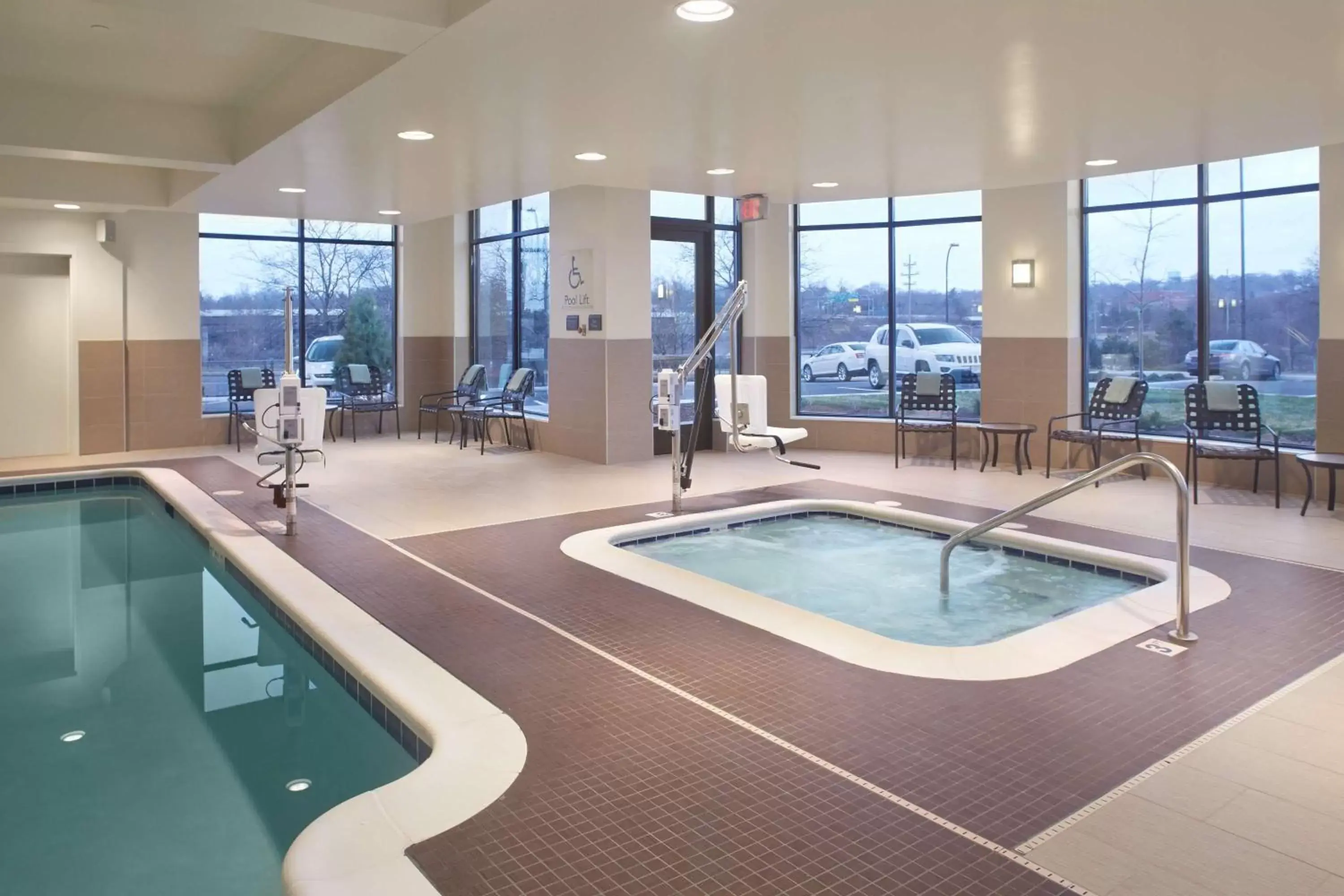 Hot Tub, Swimming Pool in Hilton Garden Inn Akron