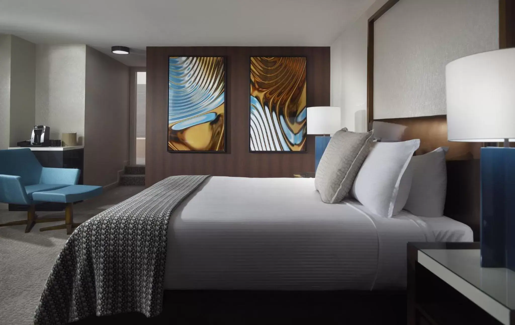 Photo of the whole room, Bed in Omni Charlotte Hotel