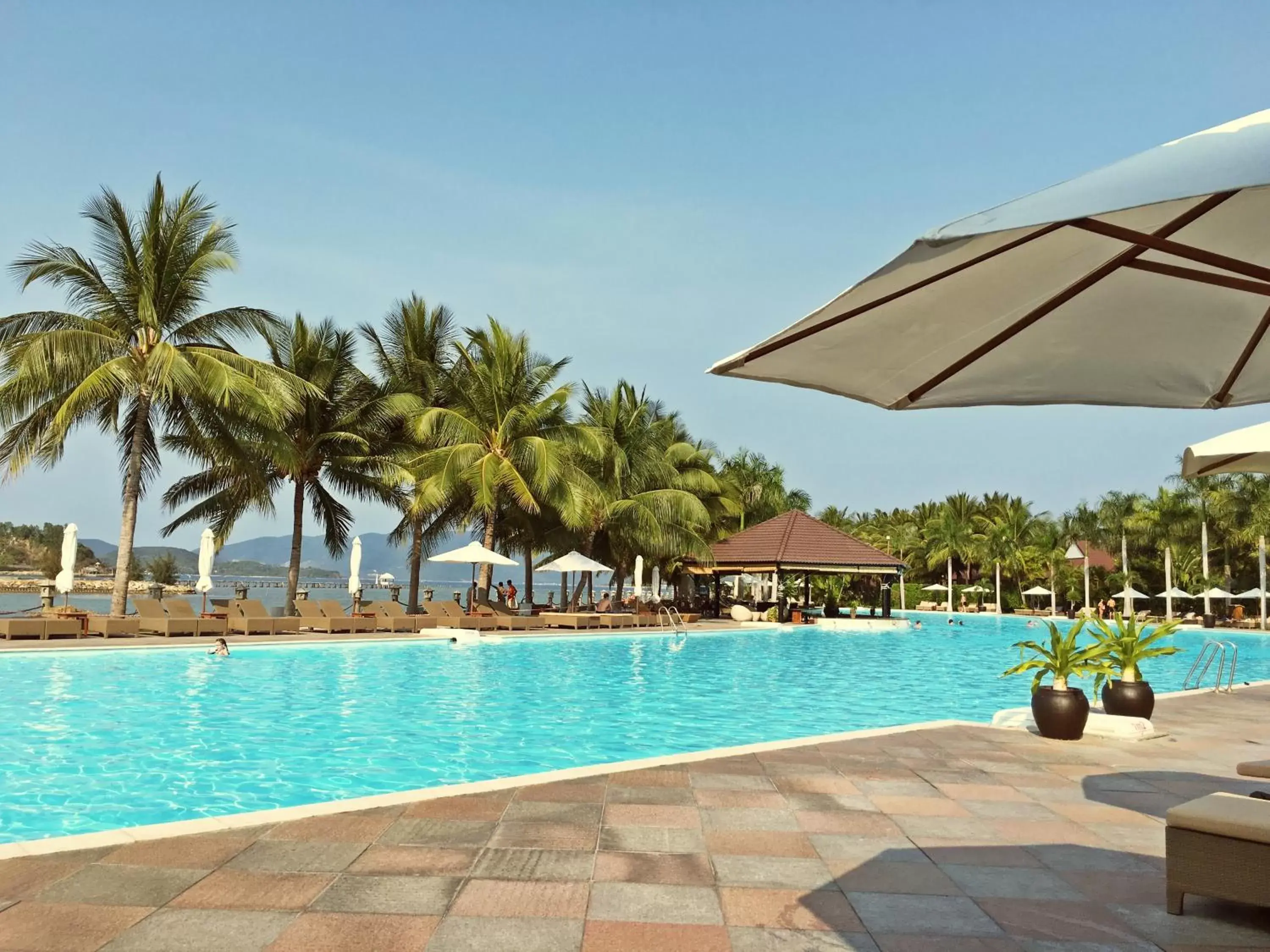 Swimming Pool in Diamond Bay Resort & Spa