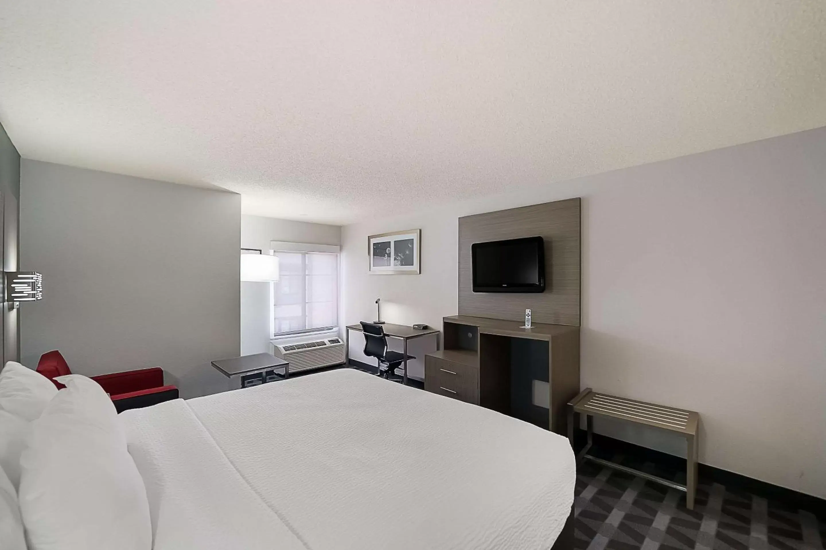 Bedroom, Bed in Quality Inn & Suites DFW Airport South