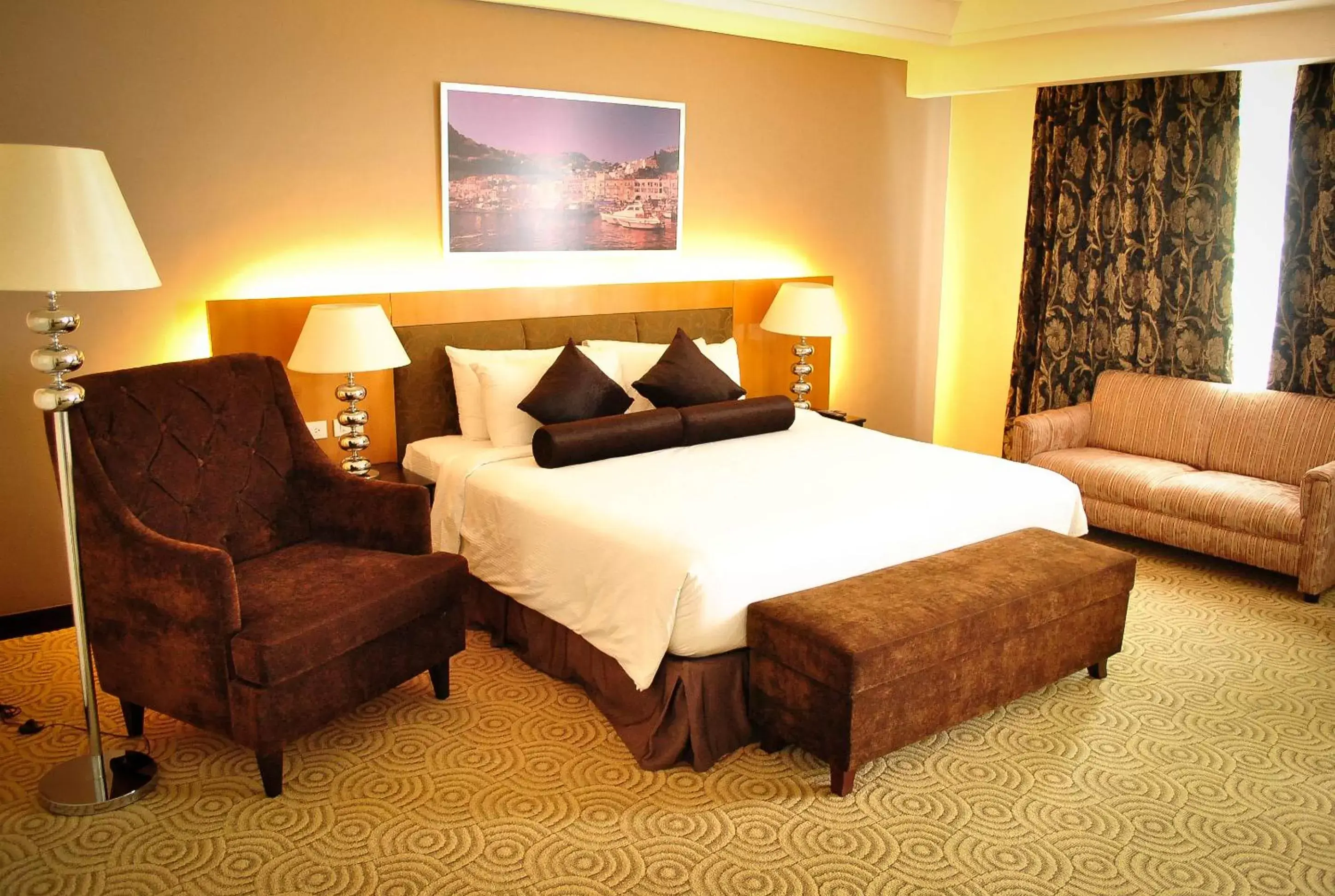 Bed in Hotel Elizabeth Cebu