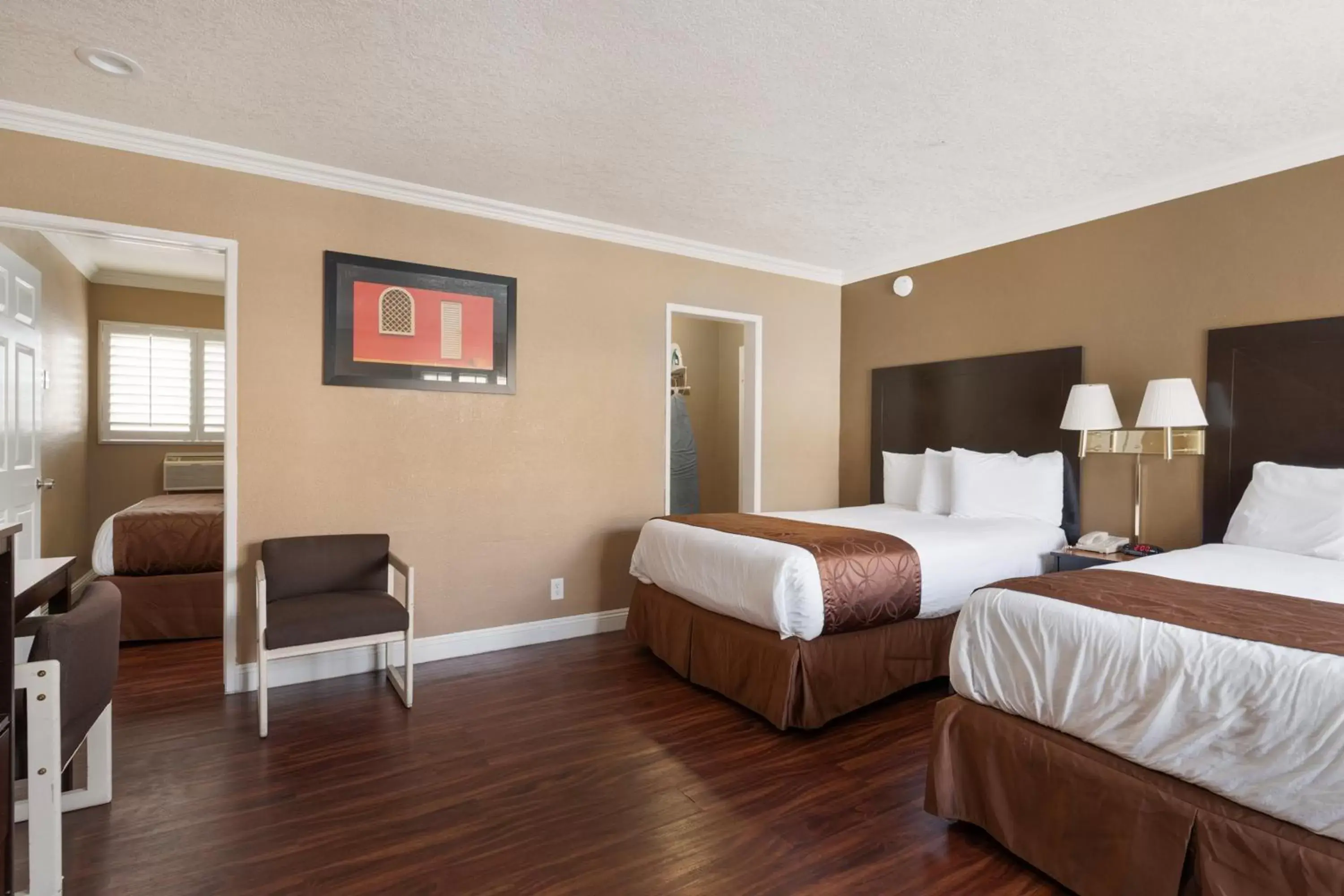 Photo of the whole room, Bed in Americas Best Value Inn & Suites Anaheim