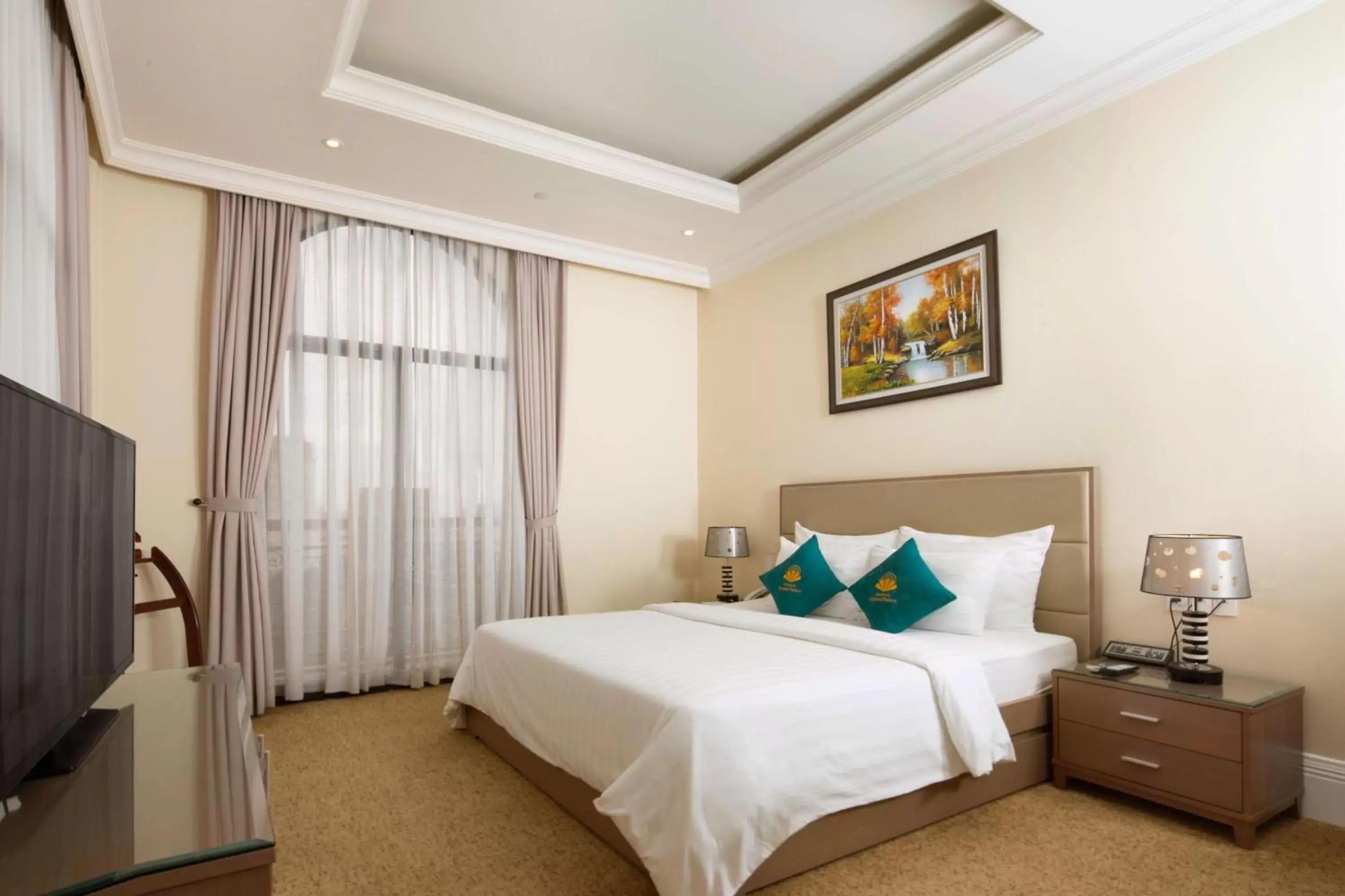 Bed in MerPerle Crystal Palace Bed in MerPerle Crystal Palace