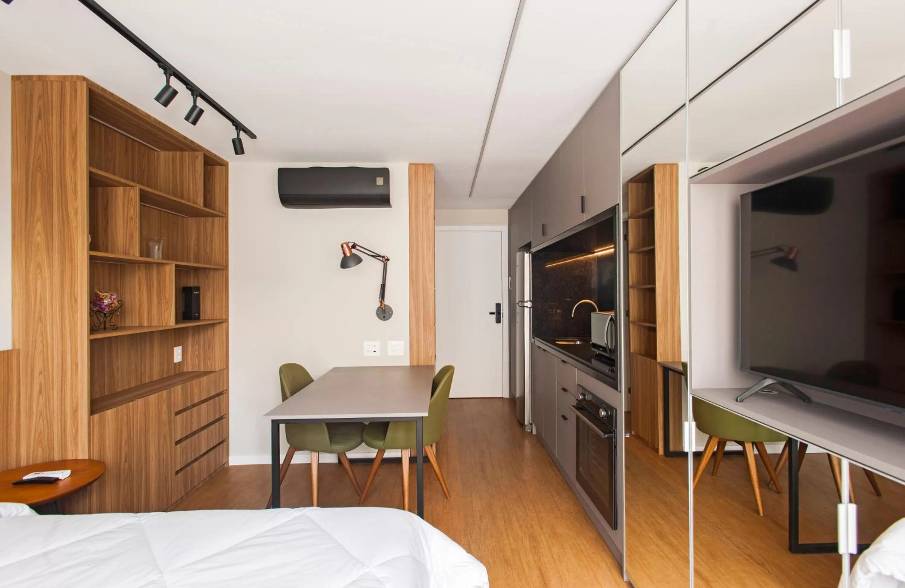 Bedroom, TV/Entertainment Center in Cityhome GO 24 Porto Alegre