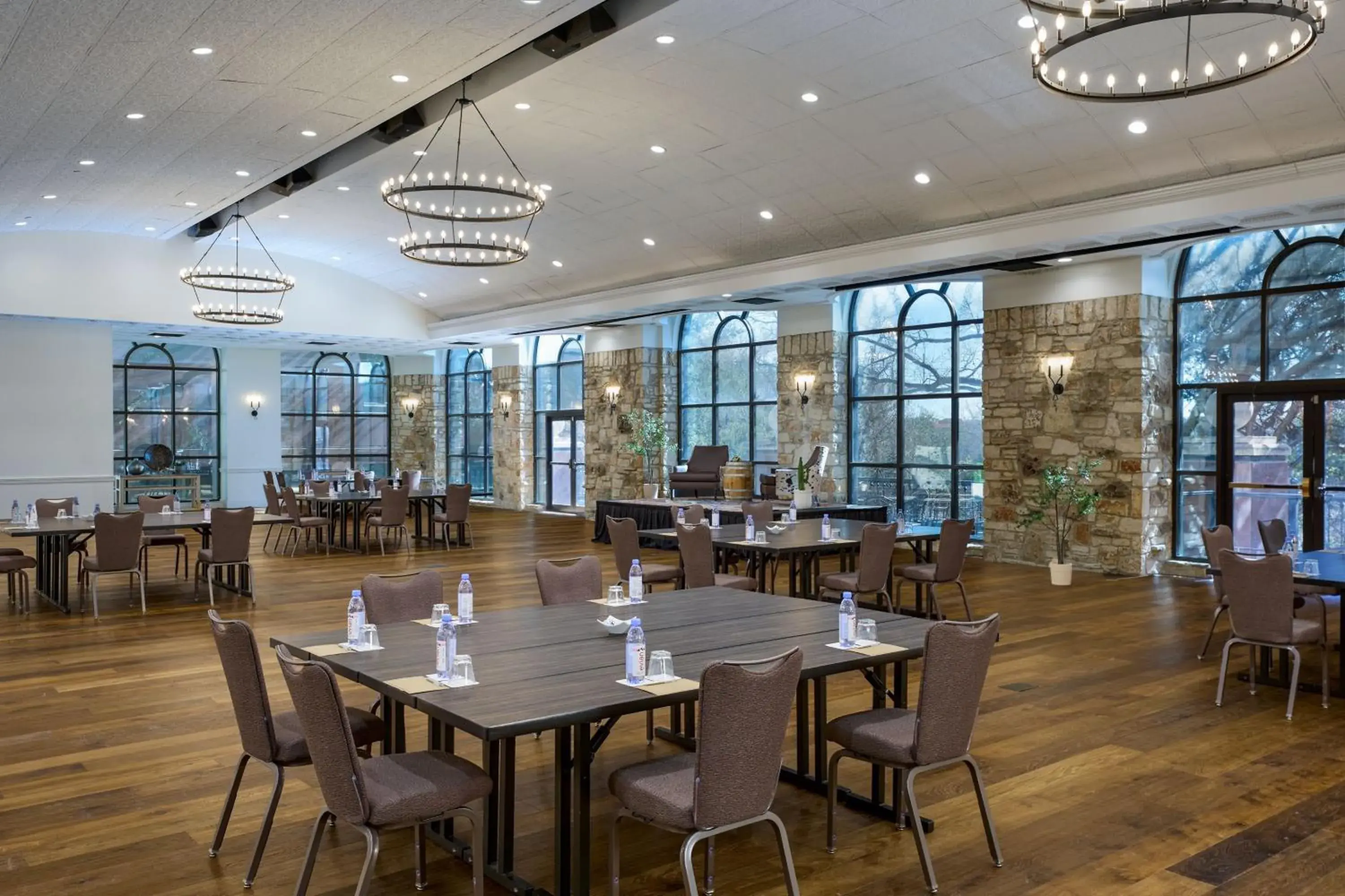 Meeting/conference room, Restaurant/Places to Eat in Renaissance Austin Hotel