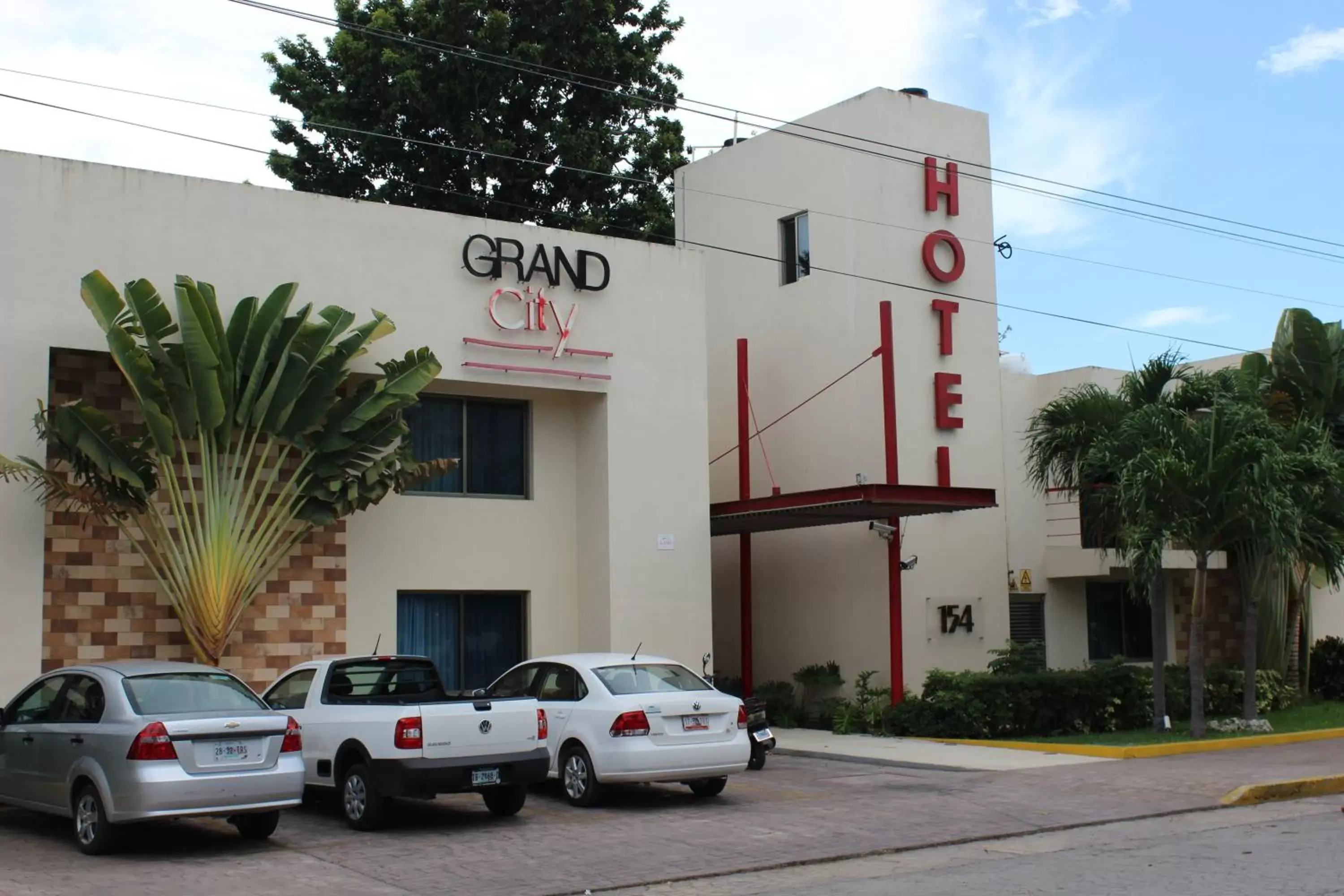 Property Building in Grand City Hotel Cancun