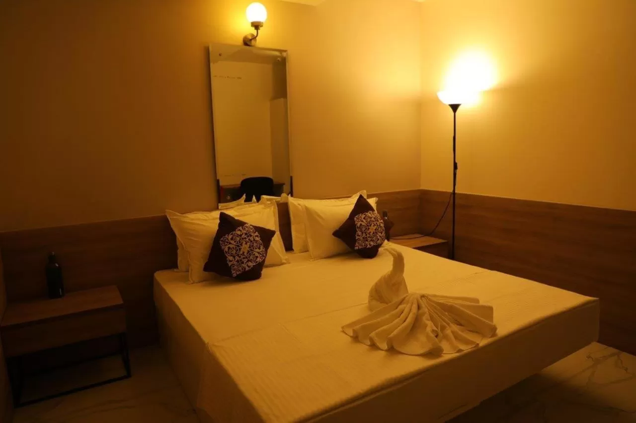 Bedroom, Bed in SwanSuites Gachibowli