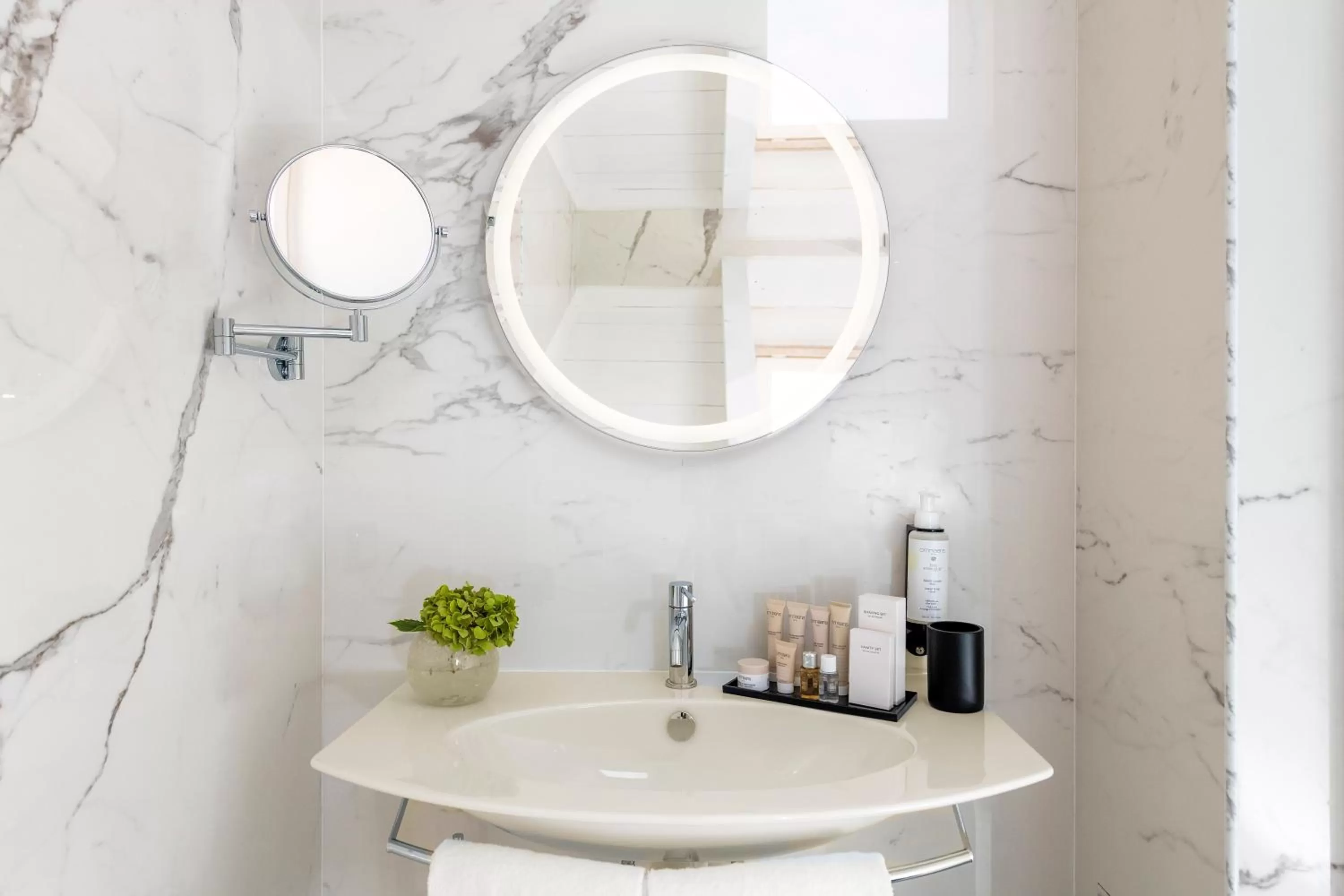 Bathroom in Hotel La Ville Rome