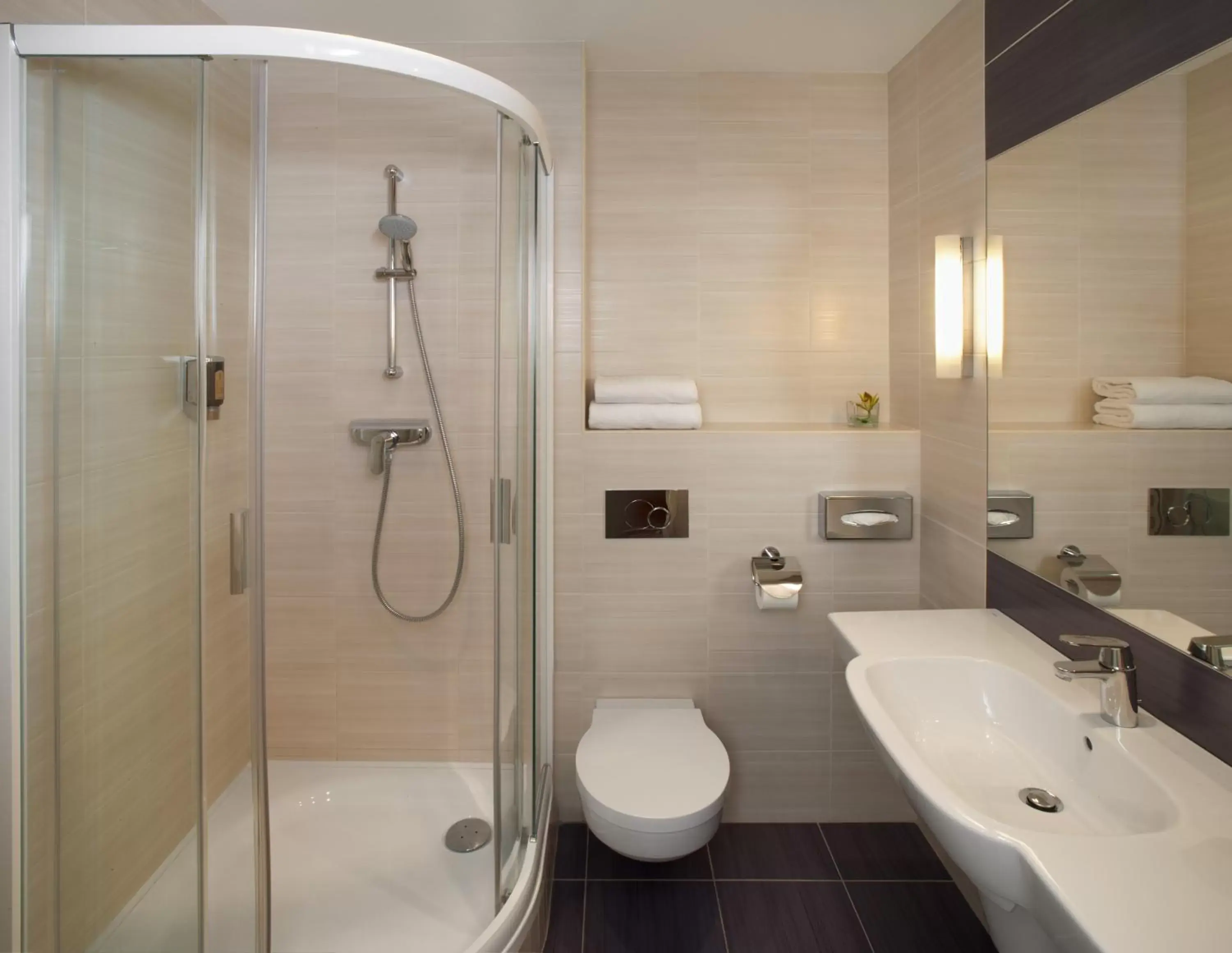 Shower, Bathroom in Hotel Metropol
