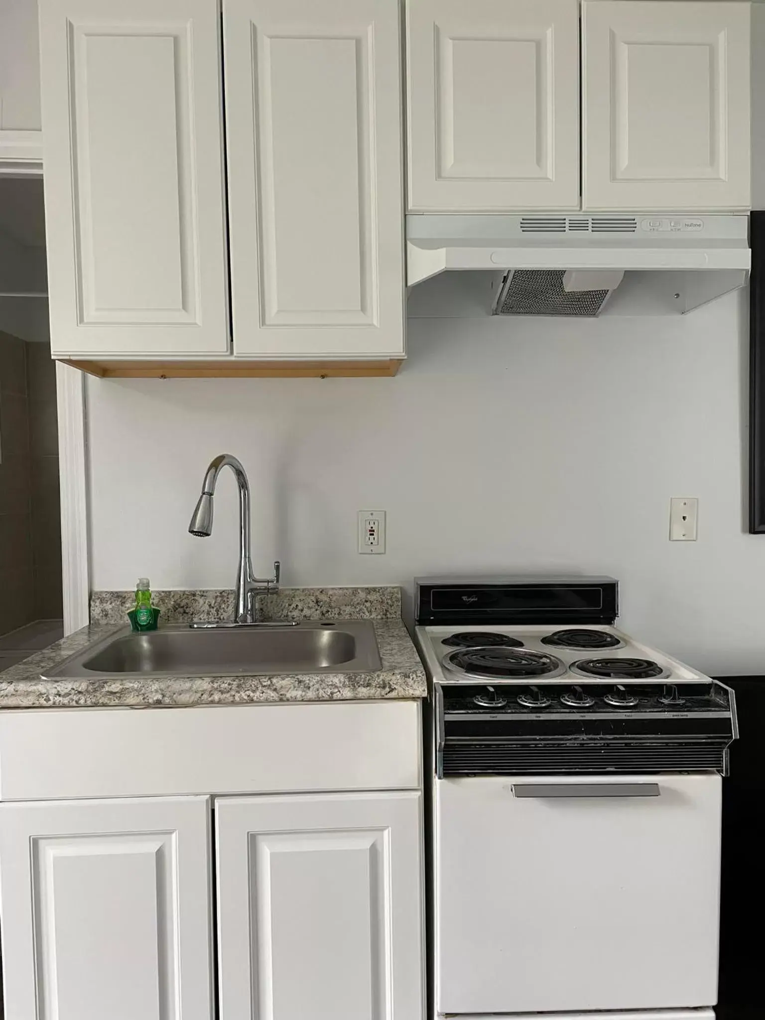 Kitchen/Kitchenette in Grand Beach Inn