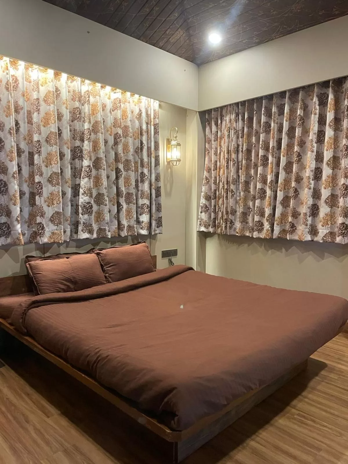 Deluxe King Room in Cold Spot Village Resort