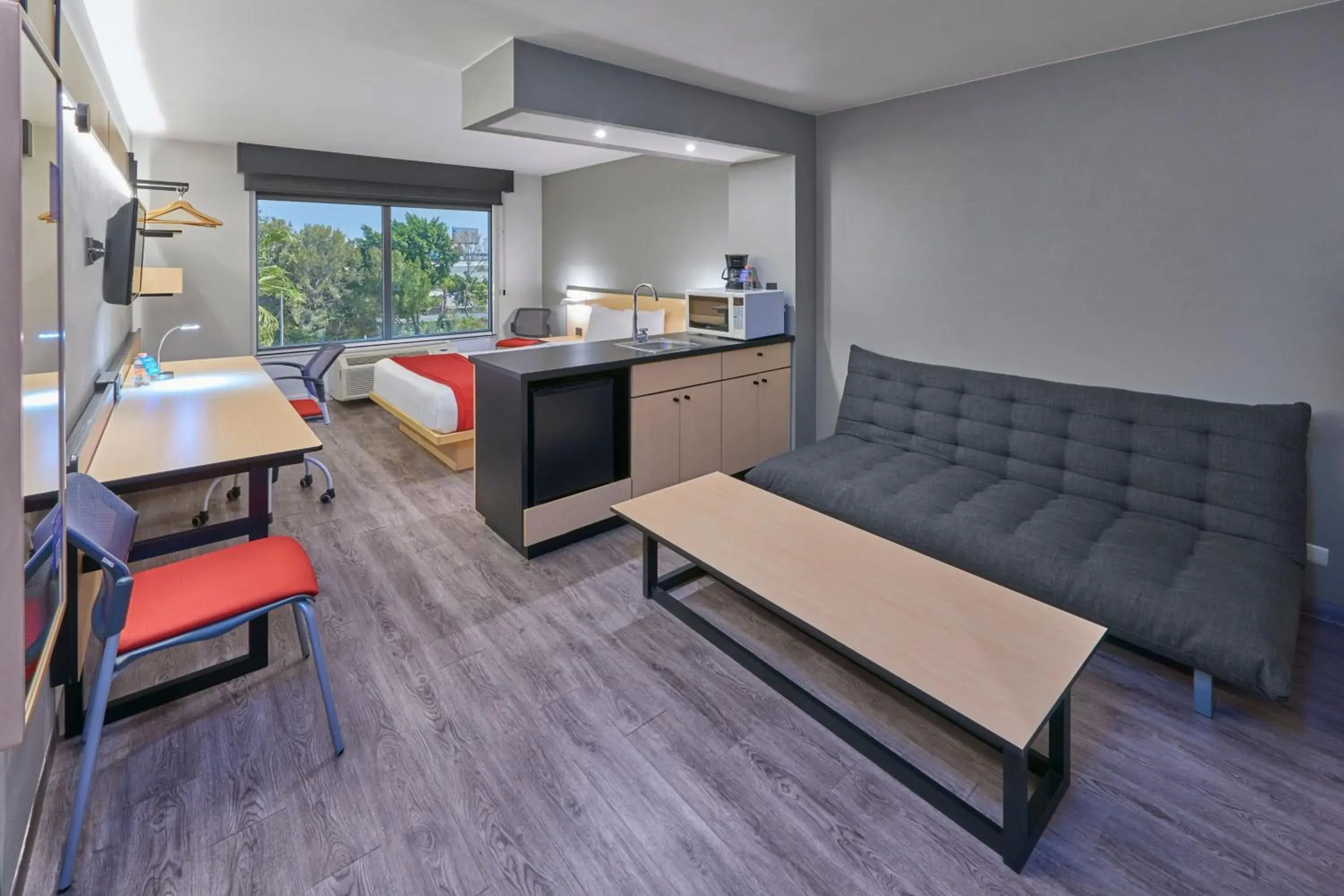 Bedroom, Kitchen/Kitchenette in City Express by Marriott Irapuato