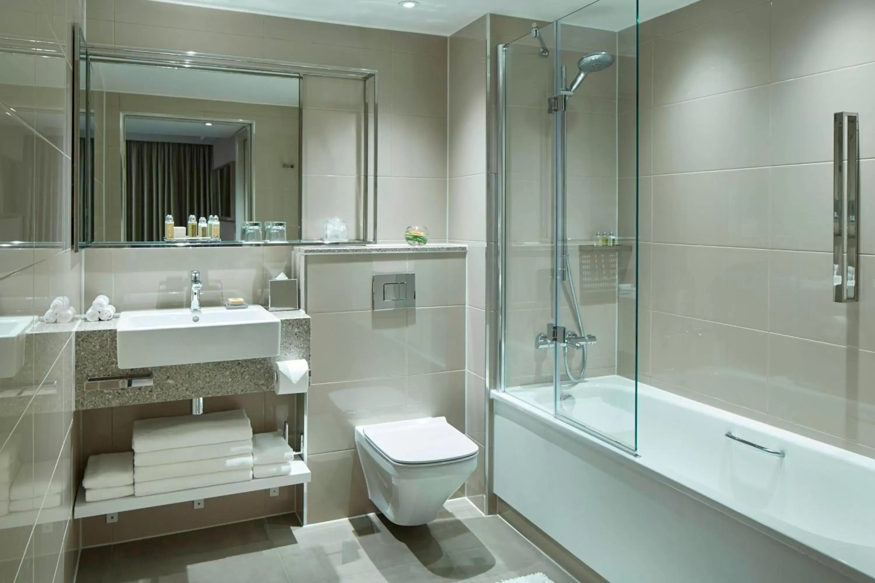 Bathroom in London Marriott Hotel Maida Vale