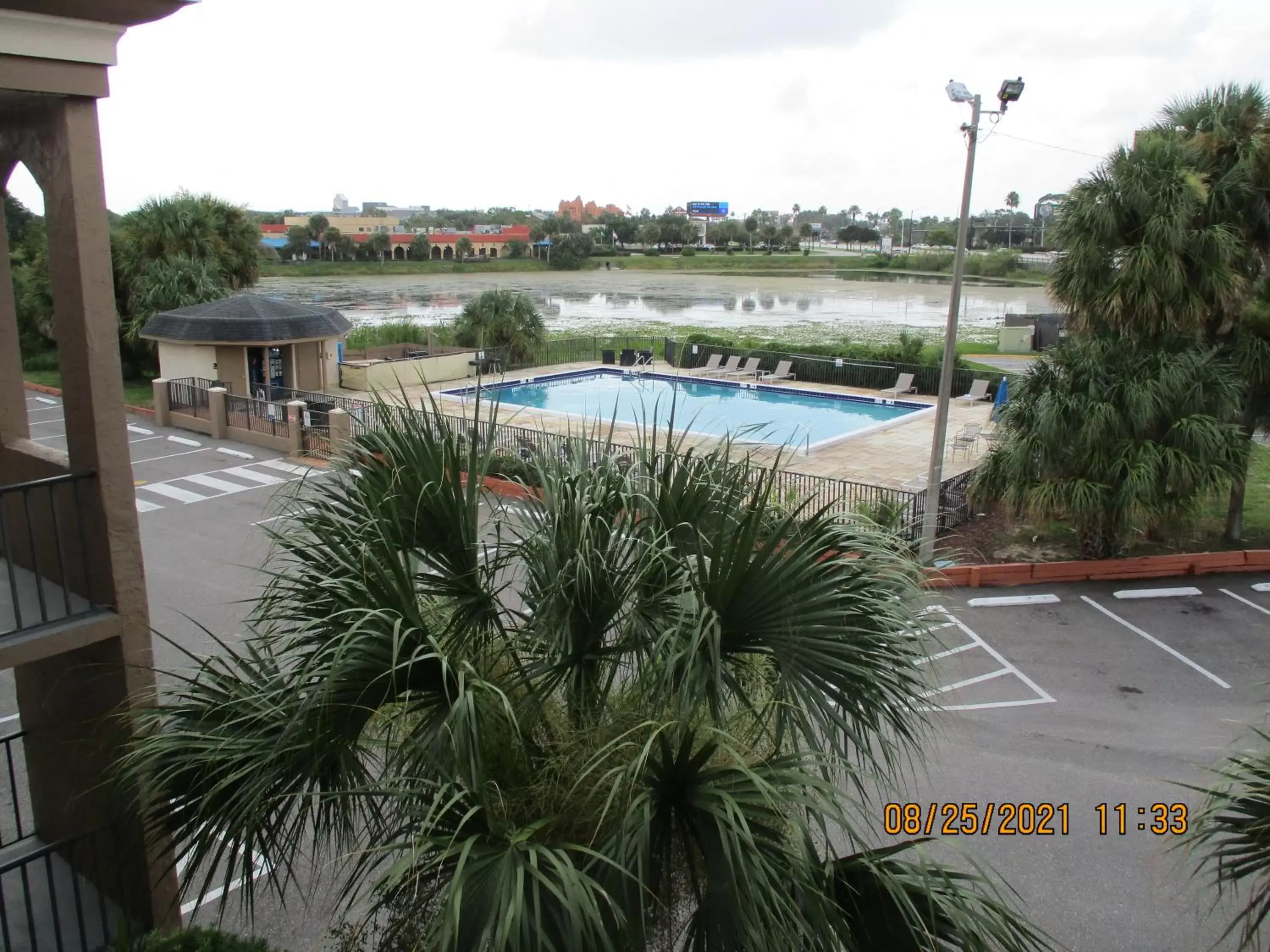 Swimming pool in Quality Inn & Suites Kissimmee by The Lake - Free Shuttle to Theme Parks Swimming pool in Quality Inn & Suites Kissimmee by The Lake - Free Shuttle to Theme Parks
