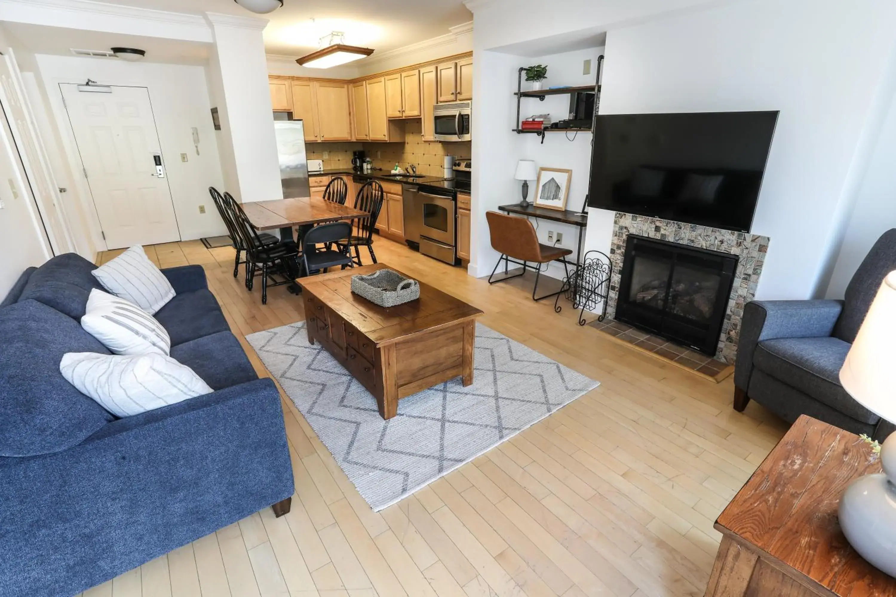 Living room, Seating Area in Kaatskill Mountain Club and Condos by Hunter Mountain