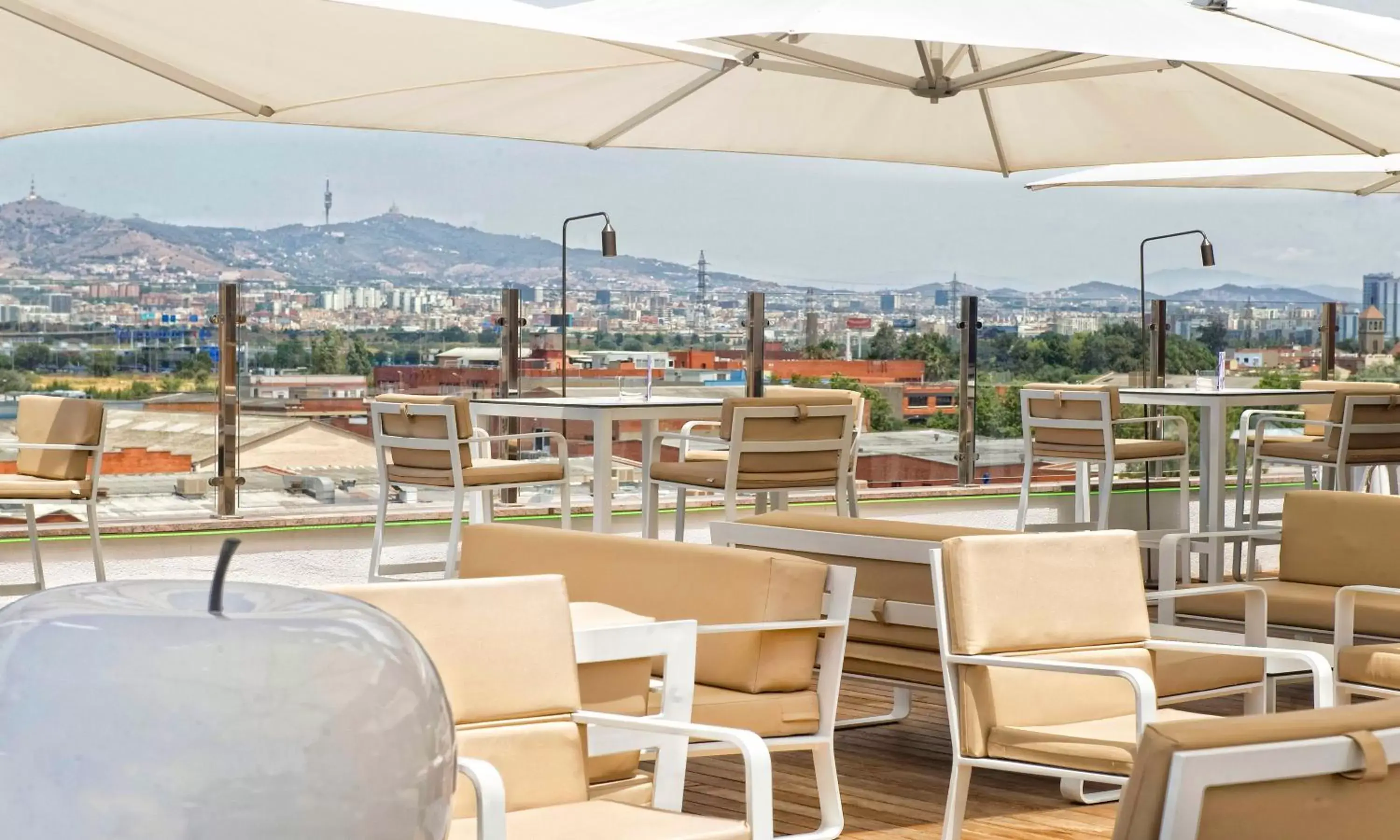 Lounge or bar, Restaurant/Places to Eat in Salles Ciutat del Prat Barcelona Airport