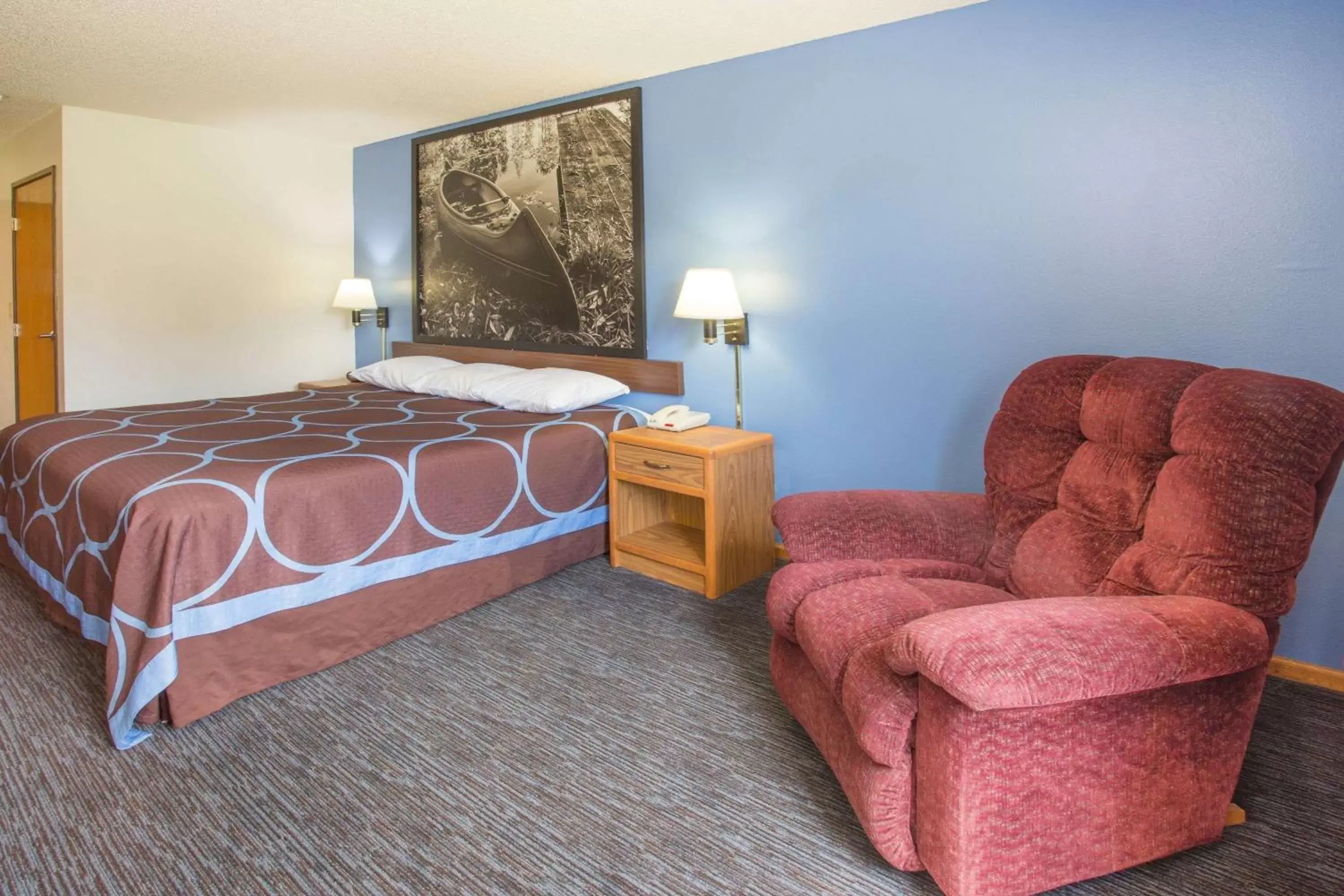 Photo of the whole room, Bed in Super 8 by Wyndham Monmouth IL