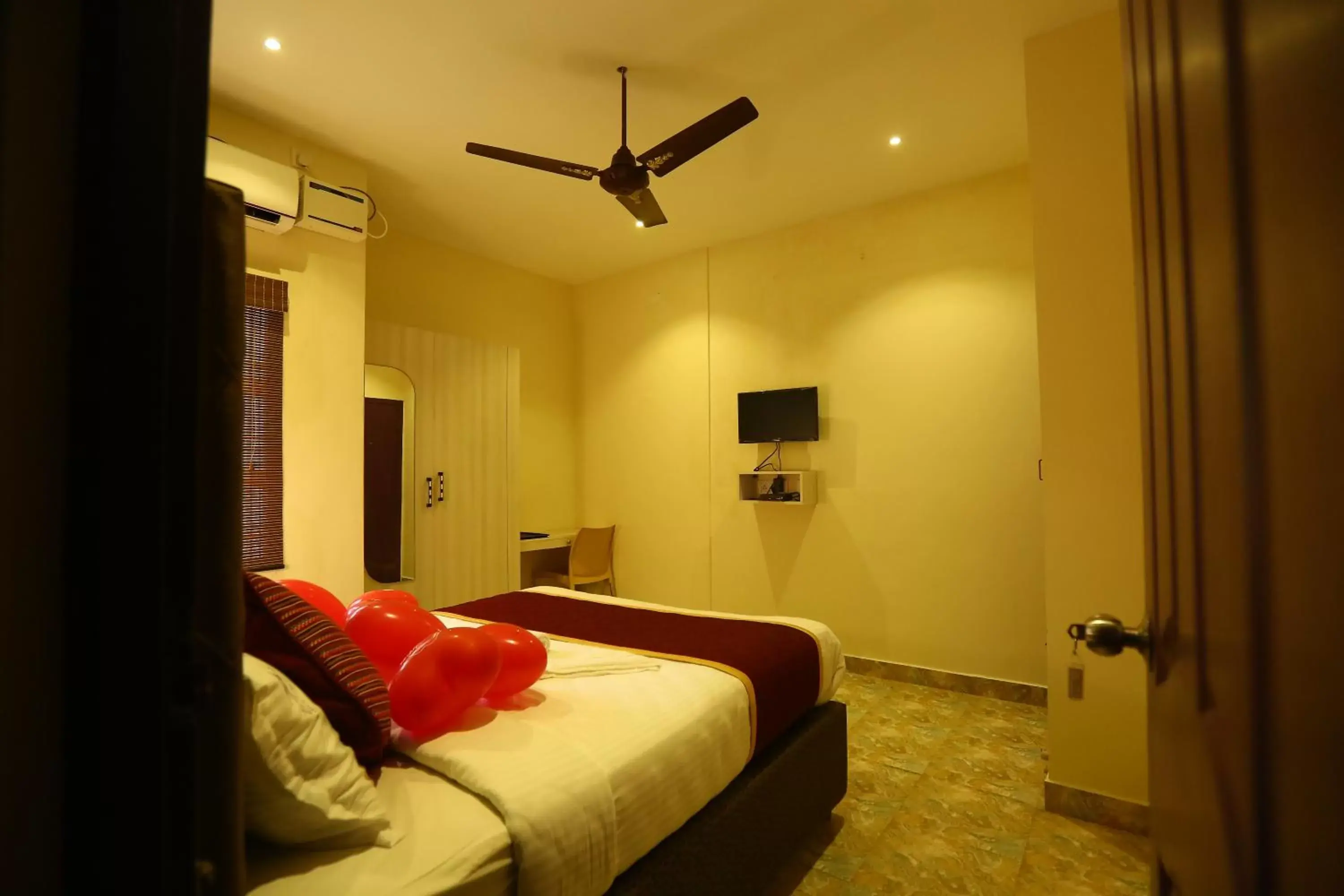 Deluxe Room in Zingle Stay Airport Hotel Deluxe Room in Zingle Stay Airport Hotel